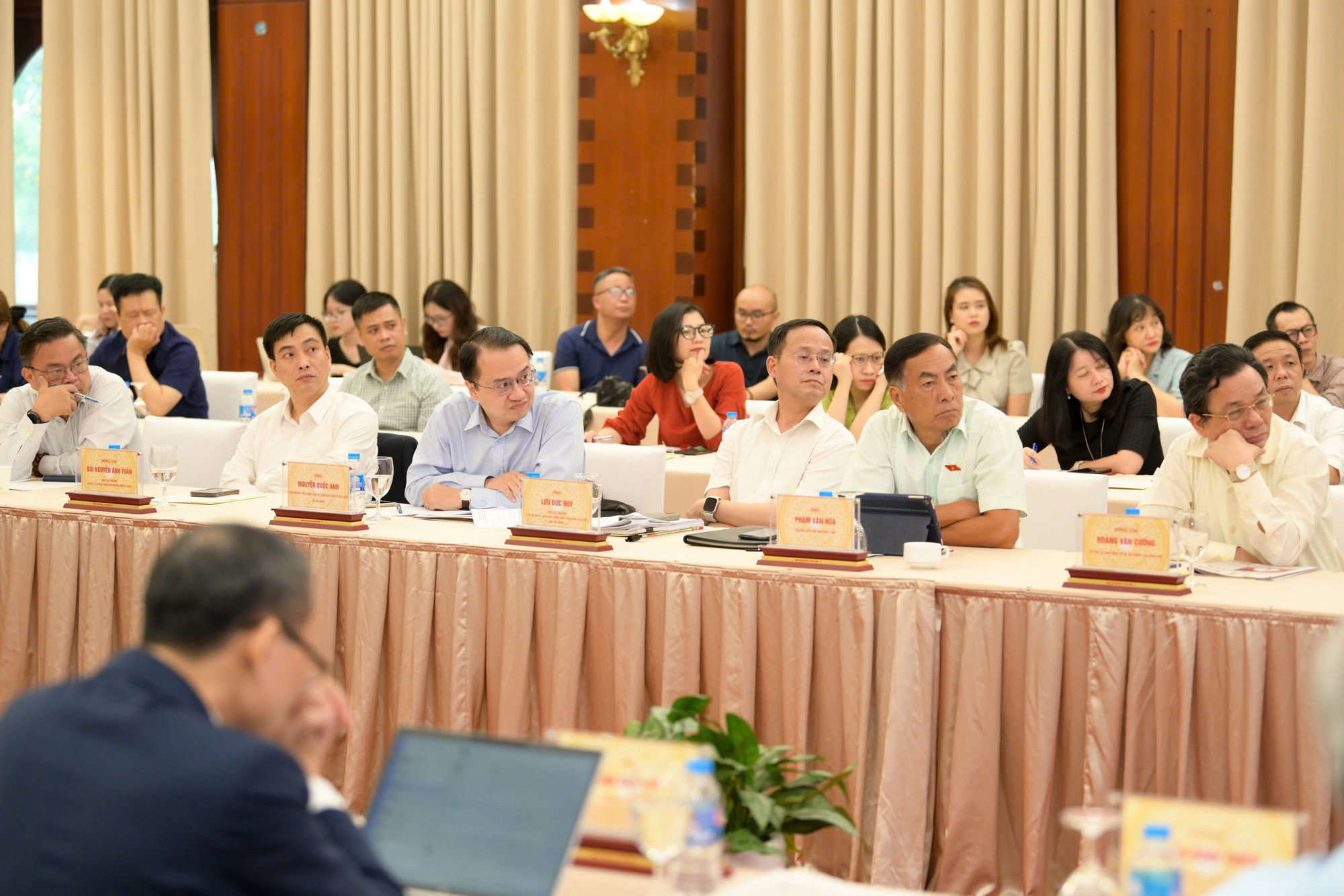 Các đại biểu tham dự hội thảo.