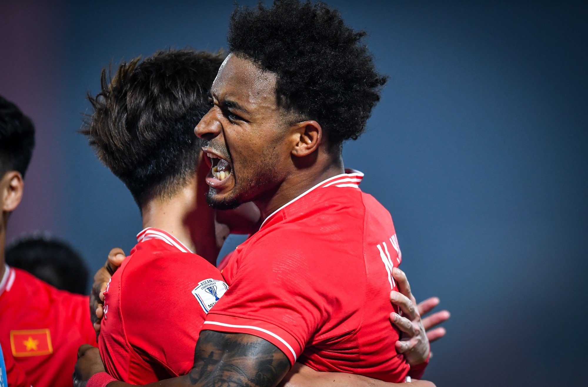 Cảm xúc bùng nổ của bàn thắng mở tỷ số.