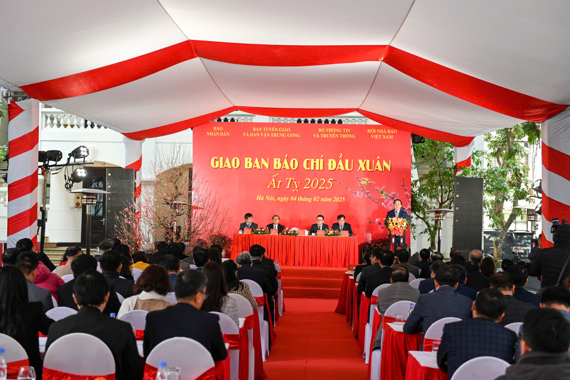 Toàn cảnh hội nghị. Toàn cảnh hội nghị.