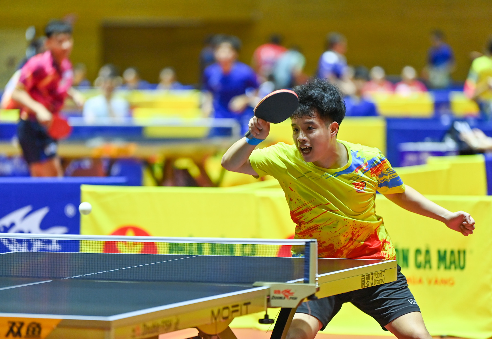 Tay vợt Nguyễn Đăng Hiệp (sinh năm 2001) đang thi đấu cho đoàn Quân đội. Với tài năng và sự kiên trì tập luyện, Đăng Hiệp đang cho thấy tiềm lực để bứt phá tại giải đấu năm nay.