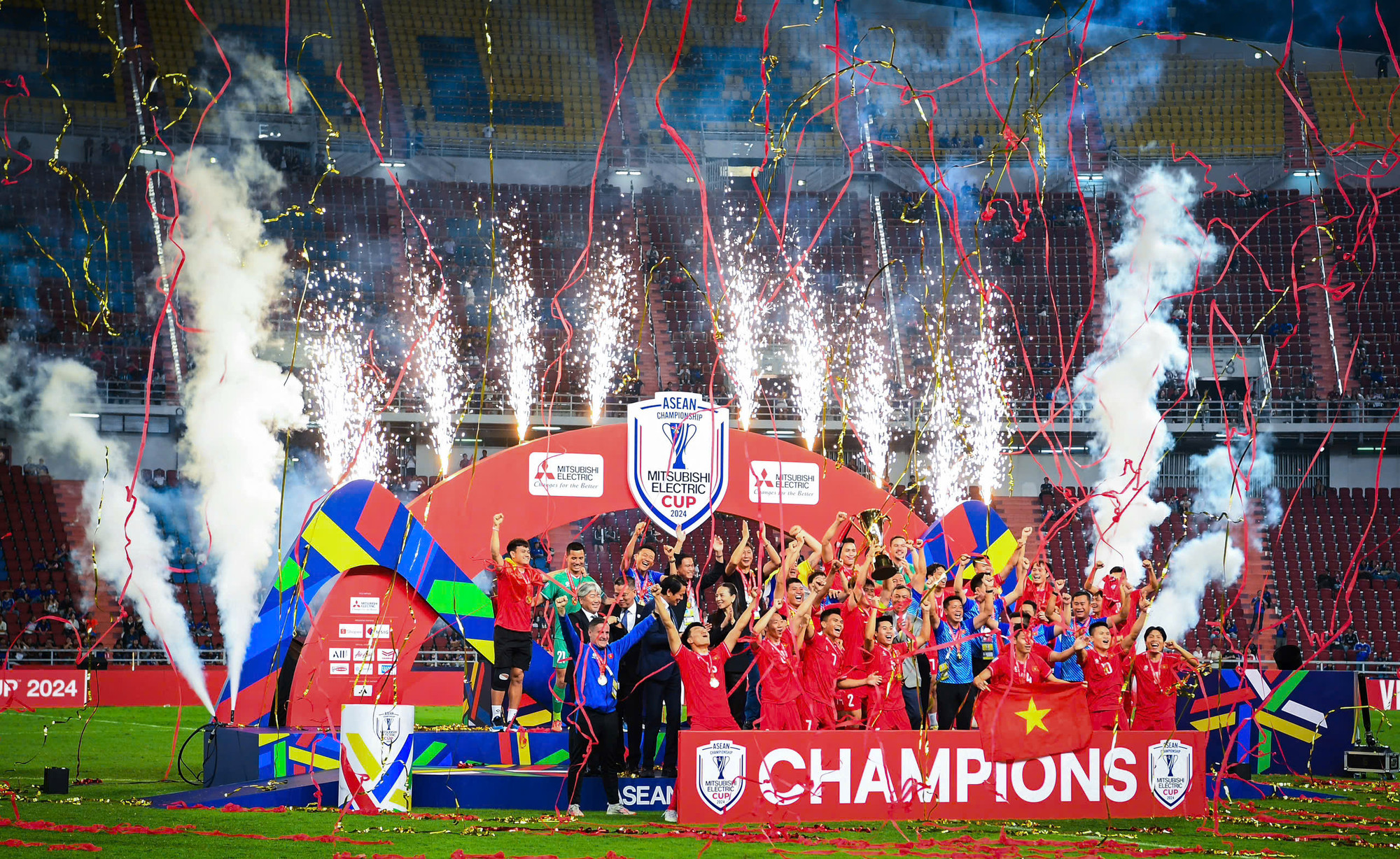 Đội tuyển Việt Nam bùng nổ cảm xúc khi giành chức vô địch.