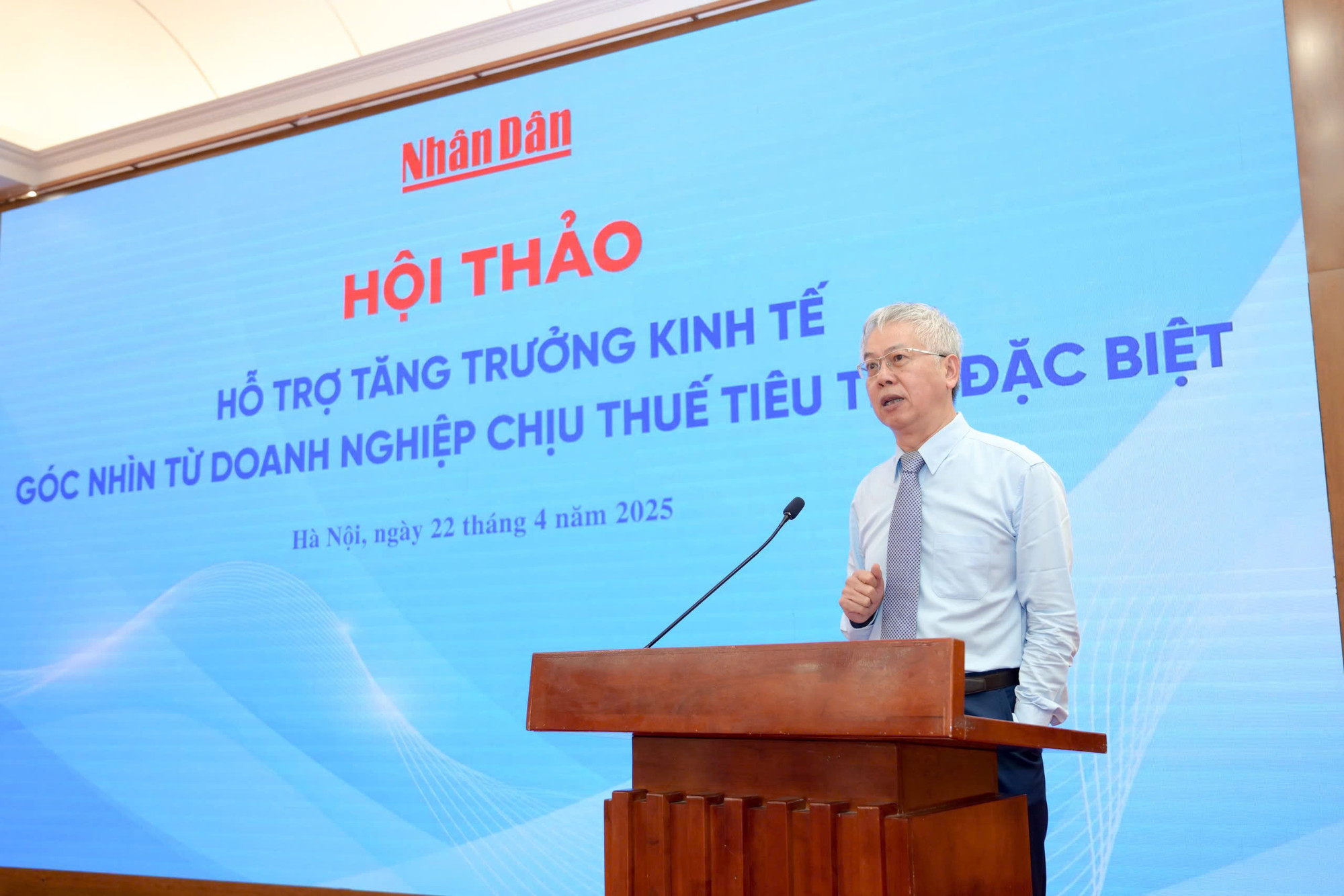 TS Nguyễn Đức Kiên, Đại biểu Quốc hội khóa XII, XIII, XIV, nguyên Tổ trưởng Tổ tư vấn kinh tế của Thủ tướng Chính phủ điều hành hội thảo.