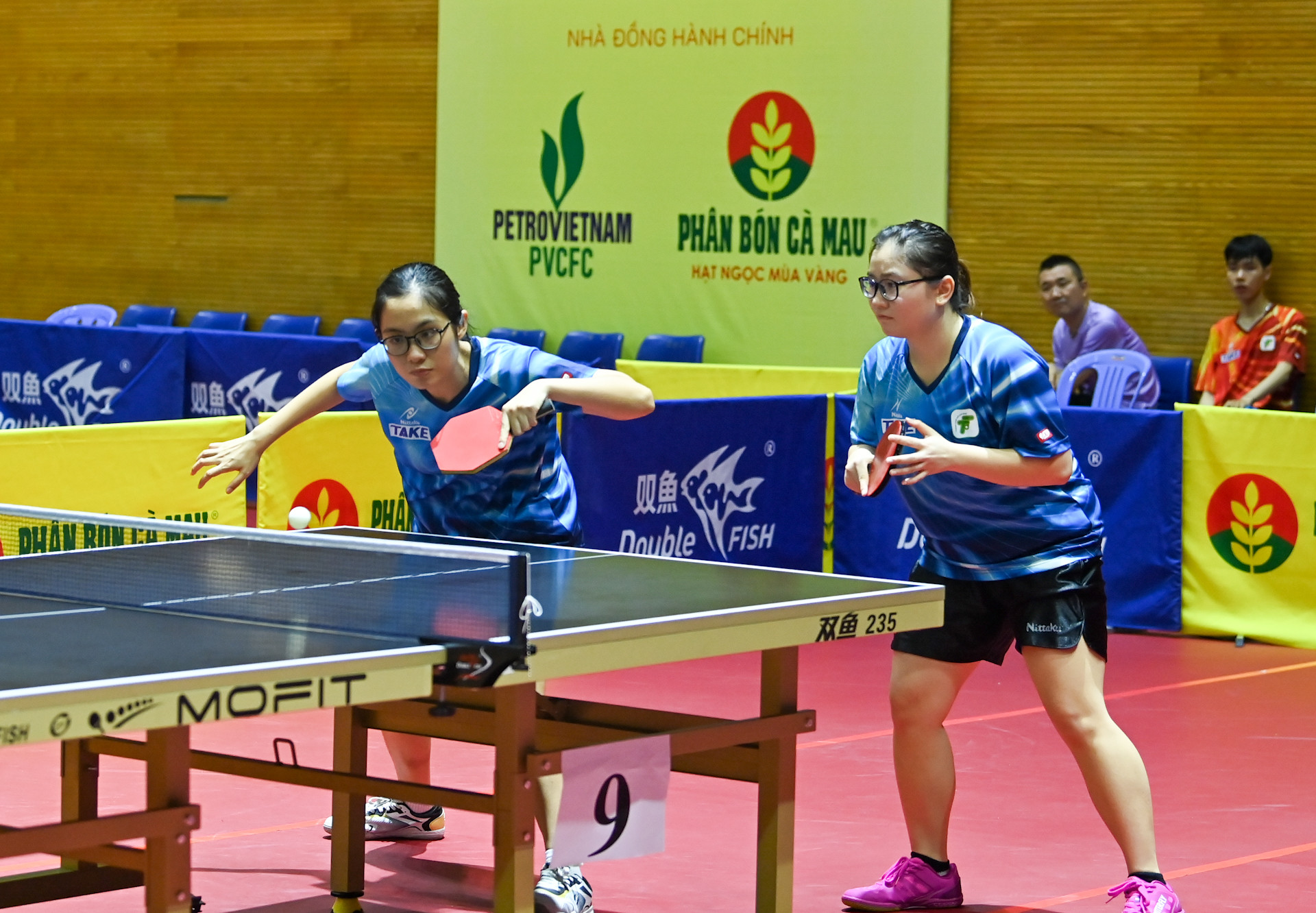 Bộ đôi nữ Mai Tú Uyên và Nguyễn Thị Xuân Mai của TP Hồ Chí Minh là những tay vợt trẻ nổi bật, thể hiện sự tiến bộ vượt bậc trong thời gian gần đây.