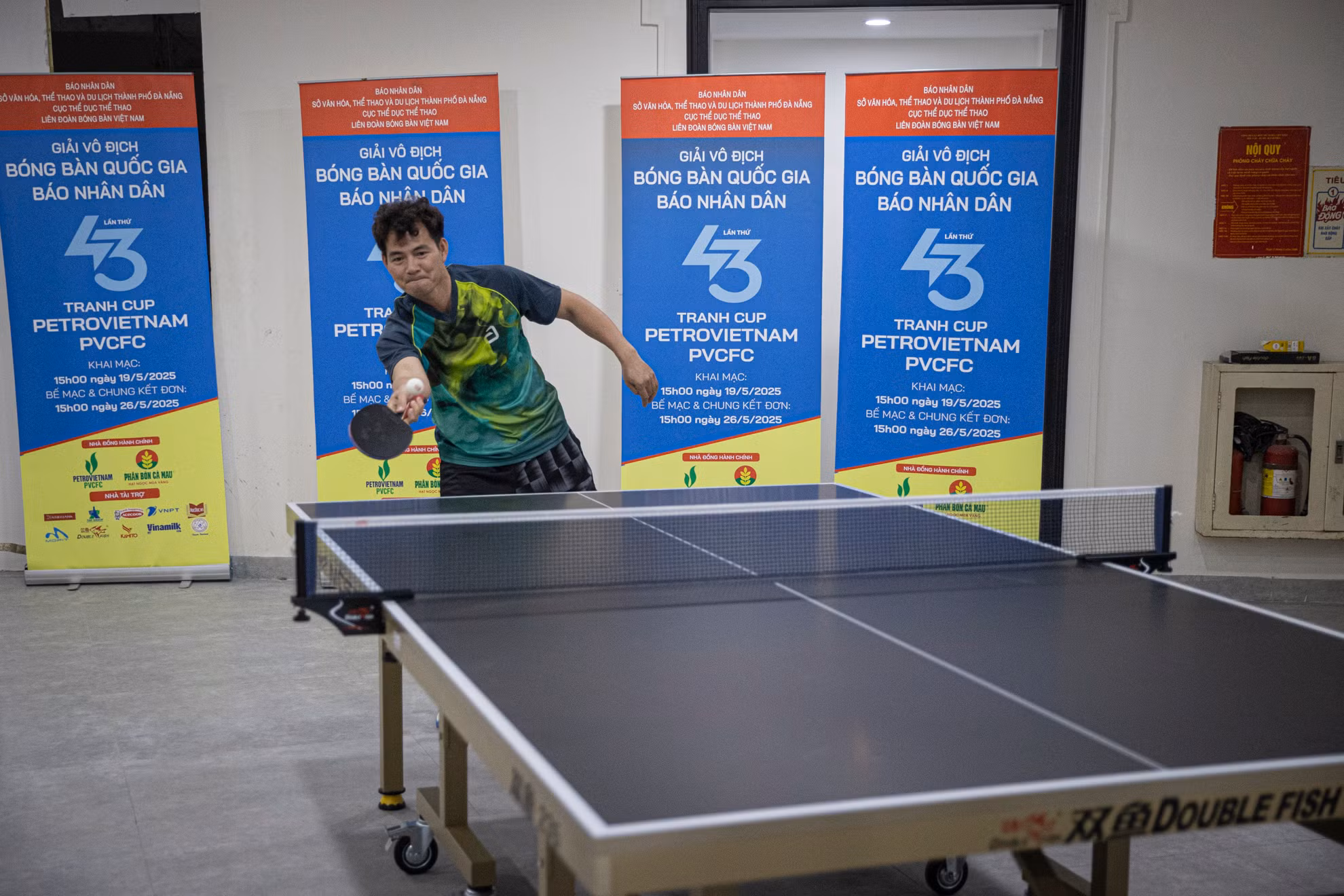 Ngay sau buổi họp báo, Nghệ sĩ Xuân Bắc đã có thời gian giao lưu thi đấu bóng bàn cùng cựu tuyển thủ, huấn luyện viên Đinh Quang Linh.