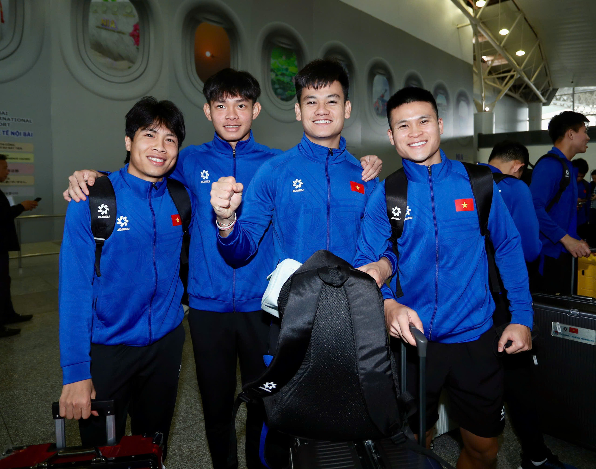 [Ảnh] Đội tuyển Việt Nam lên đường sang Thái Lan ảnh 7