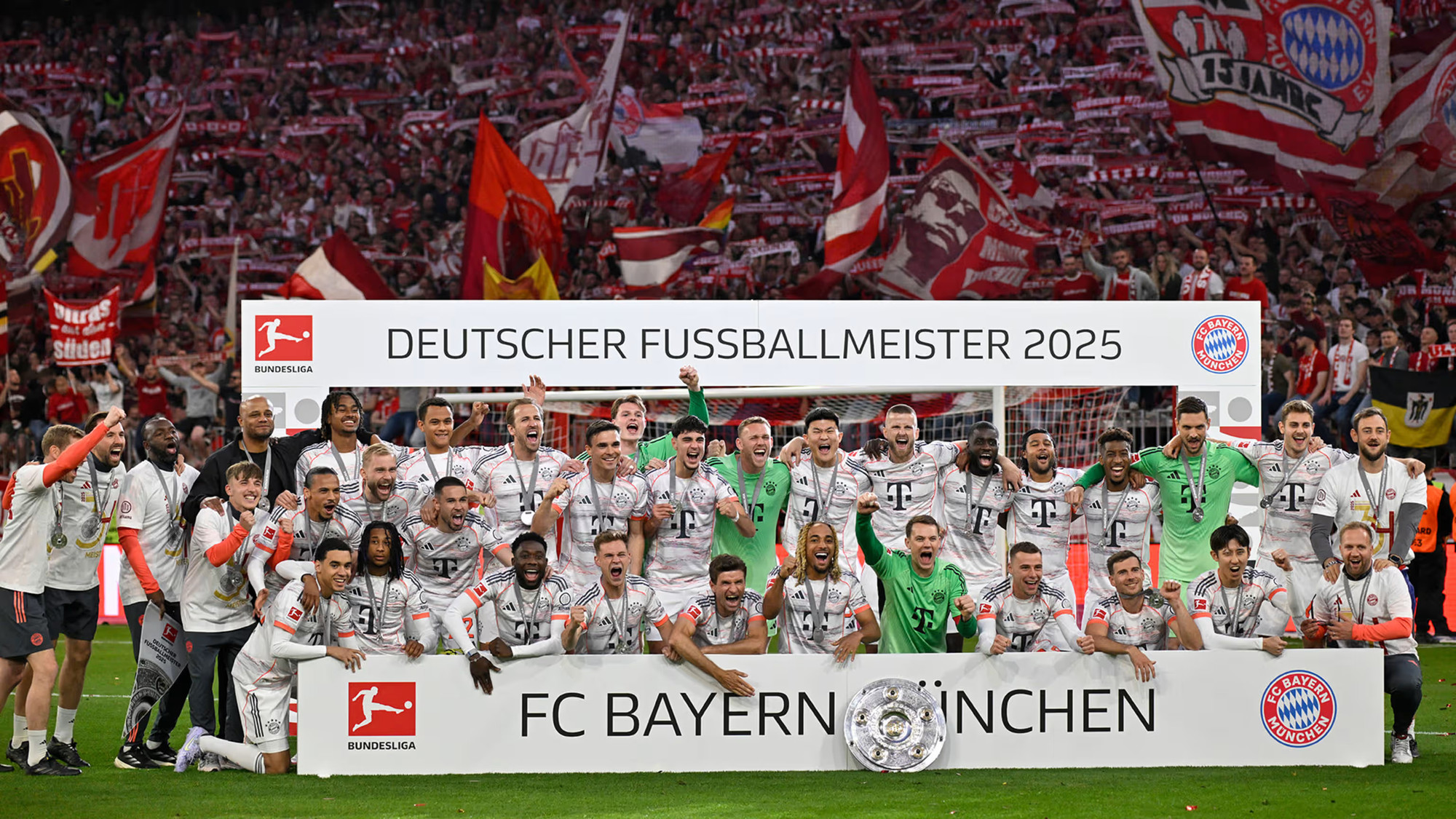 Sau khi giành danh hiệu đầu tiên trong sự nghiệp, Kane sẽ cùng Bayern hướng tới chiếc cúp thứ hai tại FIFA Club World Cup, diễn ra từ ngày 15/6 đến 13/7/2025 tại 11 thành phố trên đất Mỹ - một trong ba quốc gia đăng cai World Cup 2026. Tại giải đấu này, "Hùm xám" nằm ở bảng C cùng các đối thủ Auckland City, Boca Juniors và Benfica. (Ảnh: Bayern FC) Sau khi giành danh hiệu đầu tiên trong sự nghiệp, Kane sẽ cùng Bayern hướng tới chiếc cúp thứ hai tại FIFA Club World Cup, diễn ra từ ngày 15/6 đến 13/7/2025 tại 11 thành phố trên đất Mỹ - một trong ba quốc gia đăng cai World Cup 2026. Tại giải đấu này, "Hùm xám" nằm ở bảng C cùng các đối thủ Auckland City, Boca Juniors và Benfica. (Ảnh: Bayern FC)