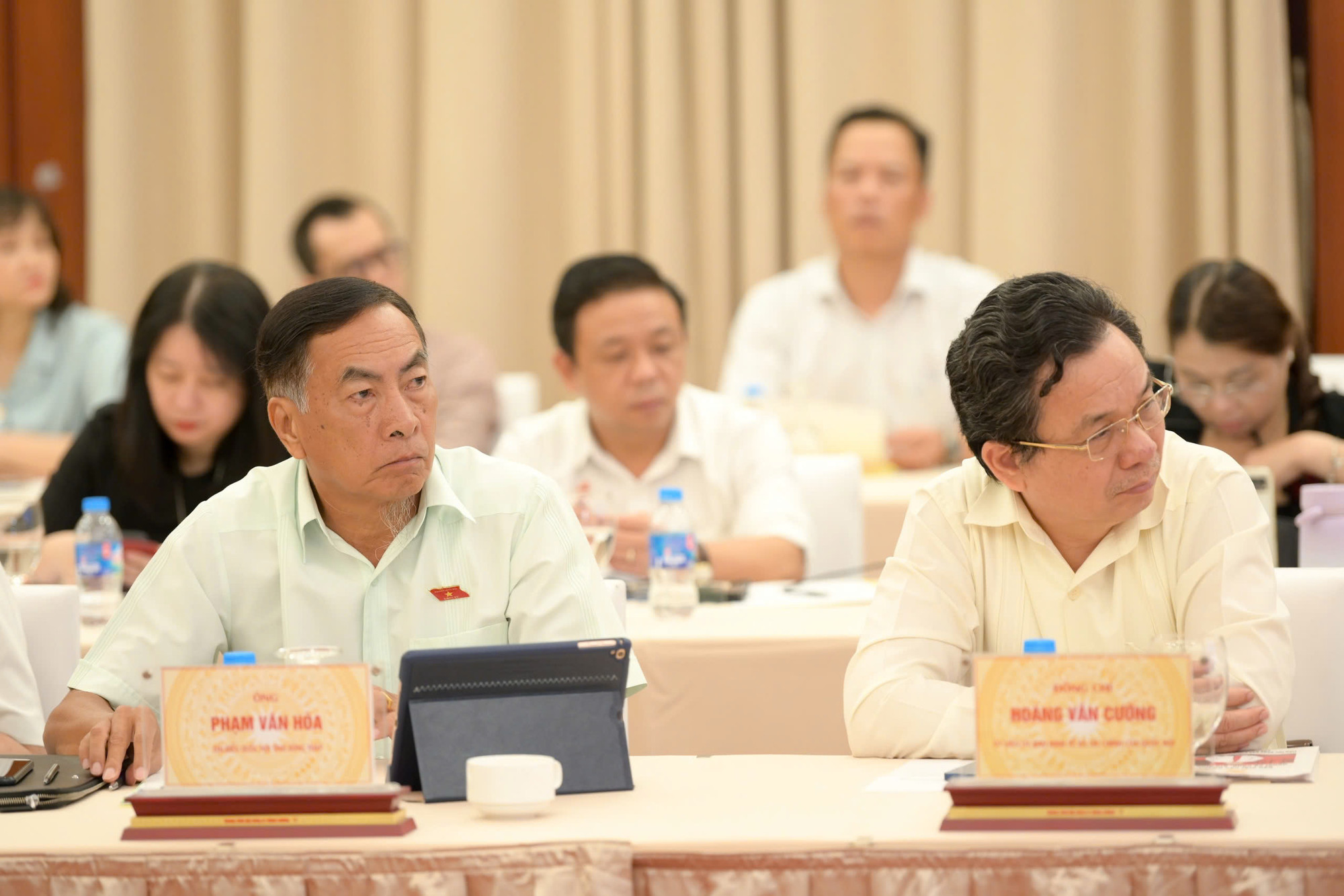 Các đại biểu Quốc hội tham dự hội thảo.