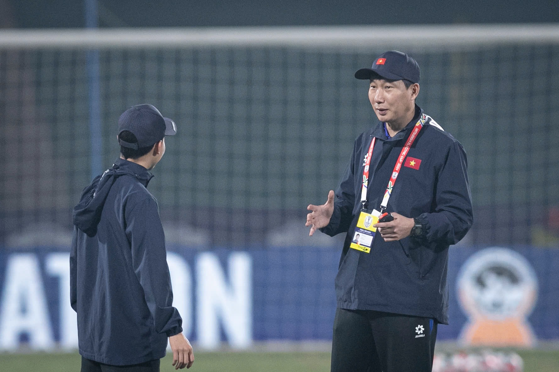 Trước trận đấu, huấn luyện viên Kim Sang-sik nhận định Thái Lan là một đối trọng rất mạnh, tuy nhiên, ông cùng toàn đội đặt mục tiêu giành chiến thắng với lợi thế sân nhà.