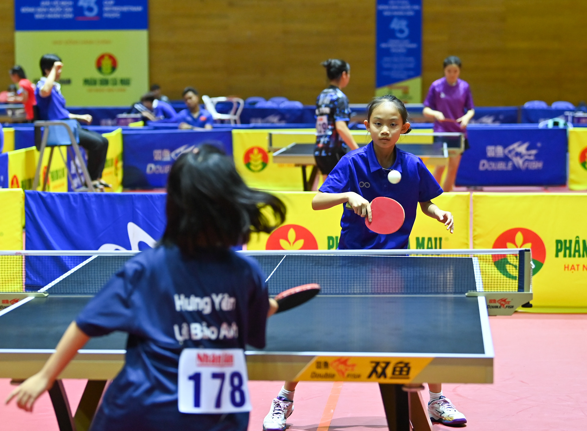 Dù còn nhỏ tuổi, Bảo Anh thể hiện sự háo hức và quyết tâm khi bước vào giải đấu. Theo chia sẻ của cô bé, cảm xúc vừa hồi hộp vừa vui là điều không thể tránh khỏi, đặc biệt em yêu thích những khoảnh khắc thi đấu căng thẳng bởi đó là lúc bản thân phải nỗ lực hết mình.