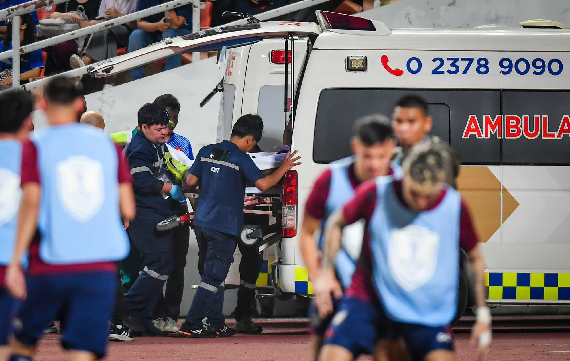 Xuân Son được đưa đến bệnh viện ngay sau đó.
