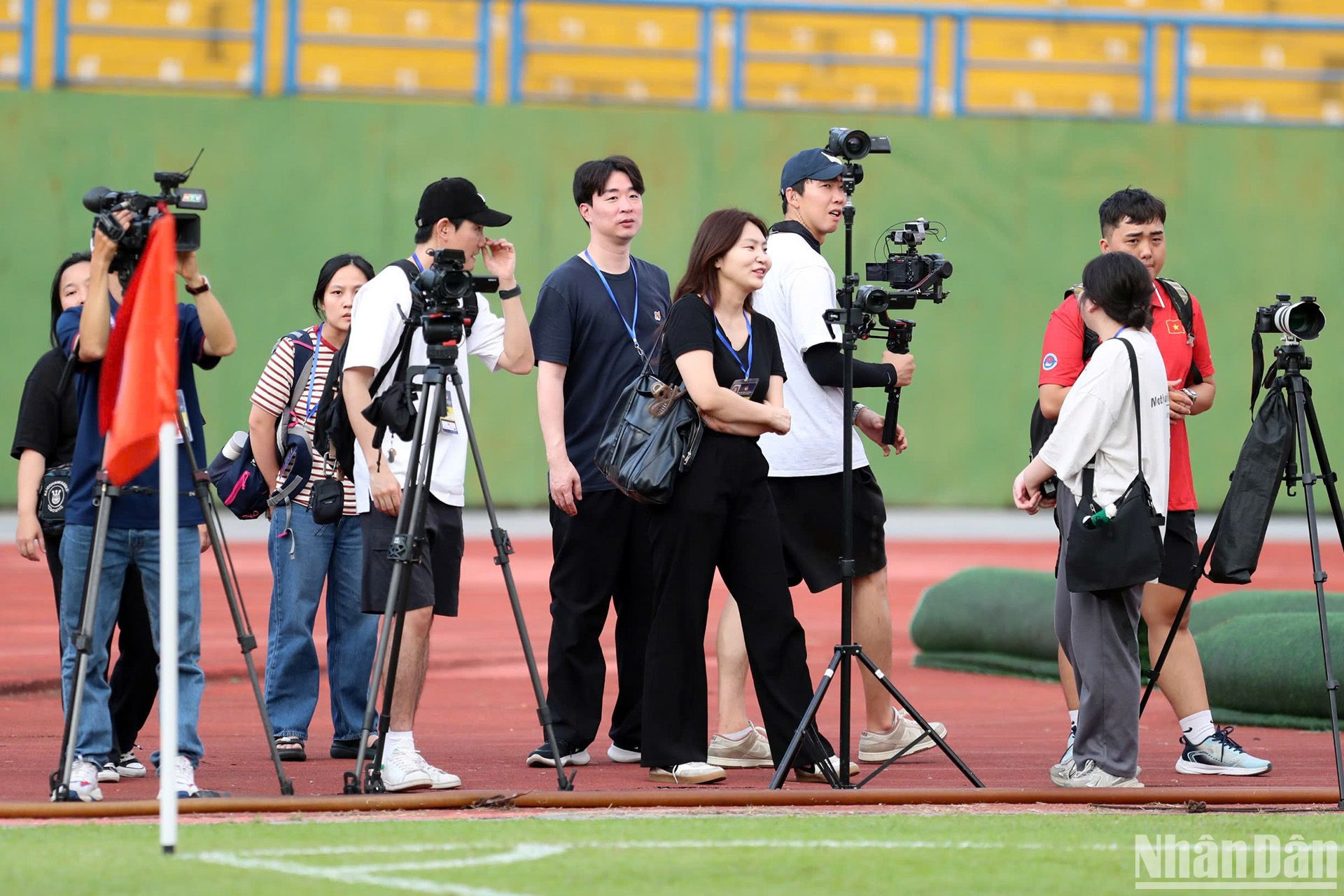 Bởi đây là buổi tập kín, truyền thông chỉ được tác nghiệp 20 phút và không có khán giả. Đáng chú ý, một số đài truyền hình Hàn Quốc cũng đến đưa tin. Bởi đây là buổi tập kín, truyền thông chỉ được tác nghiệp 20 phút và không có khán giả. Đáng chú ý, một số đài truyền hình Hàn Quốc cũng đến đưa tin.