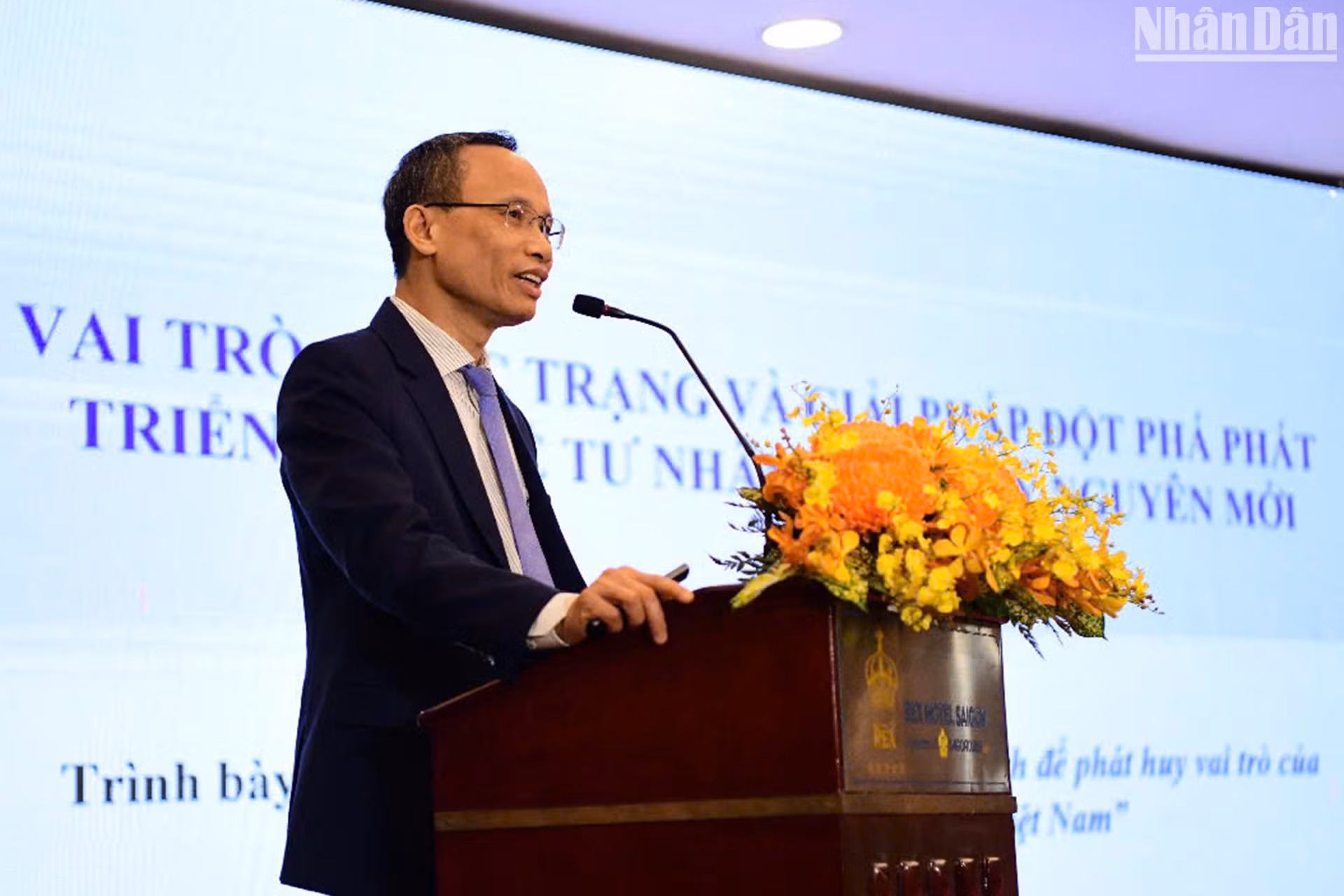 TS Cấn Văn Lực, Chuyên gia kinh tế, Thành viên Hội đồng tư vấn chính sách tài chính-tiền tệ Quốc gia phát biểu tại hội thảo.