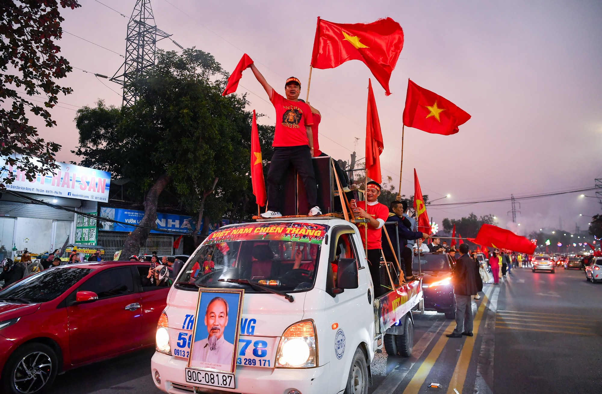 Bầu không khí như một lễ hội lớn. Bầu không khí như một lễ hội lớn.