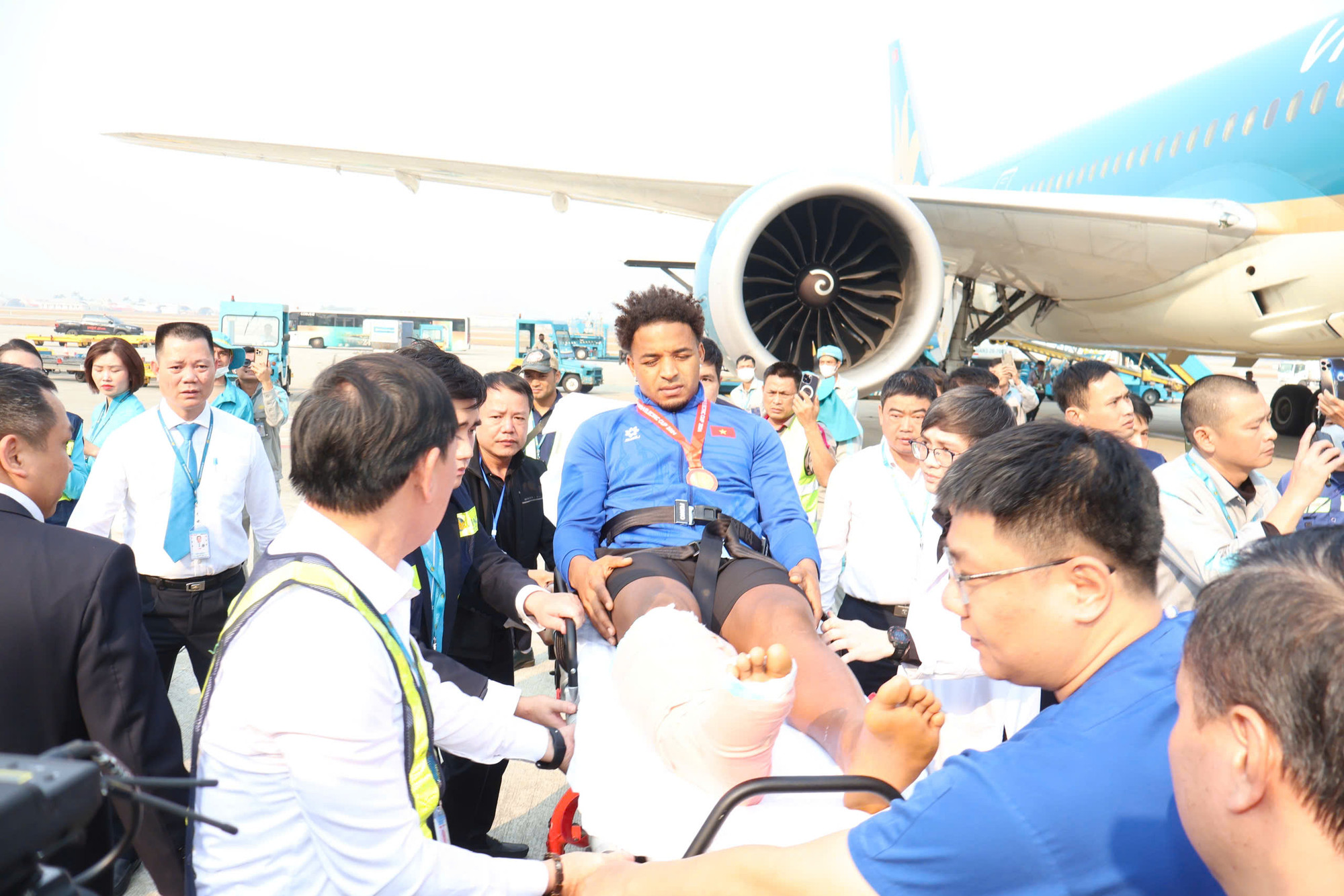 Xuân Son được di chuyển và chăm sóc riêng biệt.