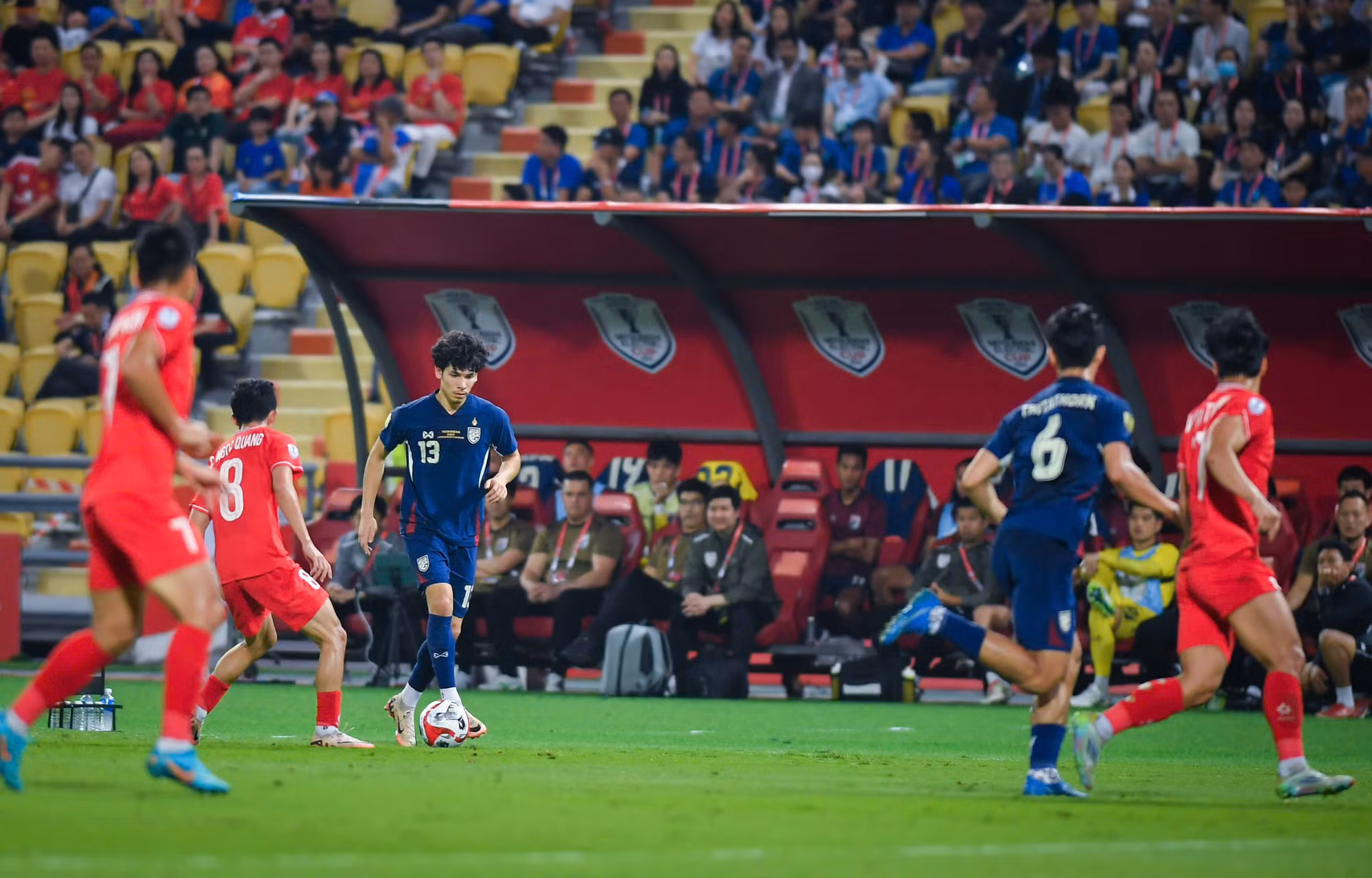 Ben Davis gỡ hòa 1-1 cho Thái Lan.