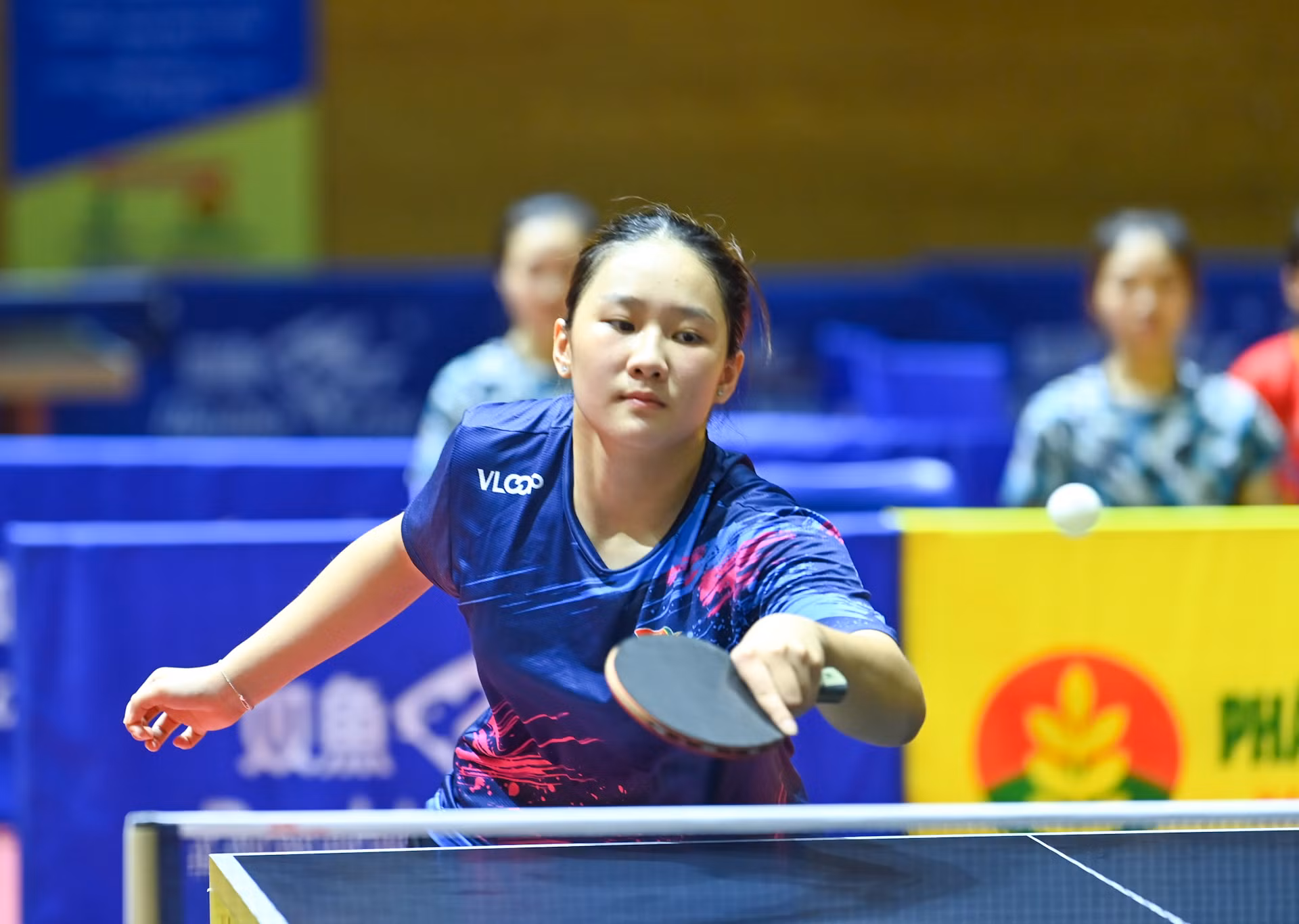 Hoa khôi Bóng bàn năm 2023 - Trần Diệu Linh bắt đầu chơi bóng bàn từ năm 5 tuổi và được tuyển chọn vào đội bóng bàn Quân đội khi mới 7 tuổi. Với chiều cao 1m65 và lối chơi linh hoạt, Diệu Linh đã nhanh chóng khẳng định mình trên đấu trường quốc gia.