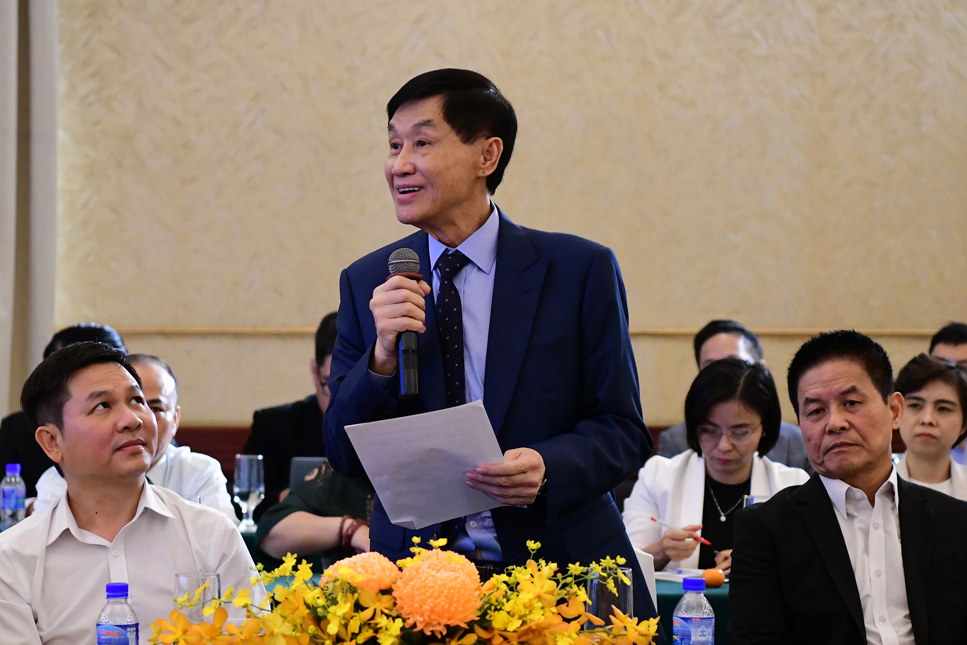 Doanh nhân Johnathan Hạnh Nguyễn, Chủ tịch Tập đoàn Liên Thái Bình Dương (IPPG) phát biểu tại phiên tọa đàm.