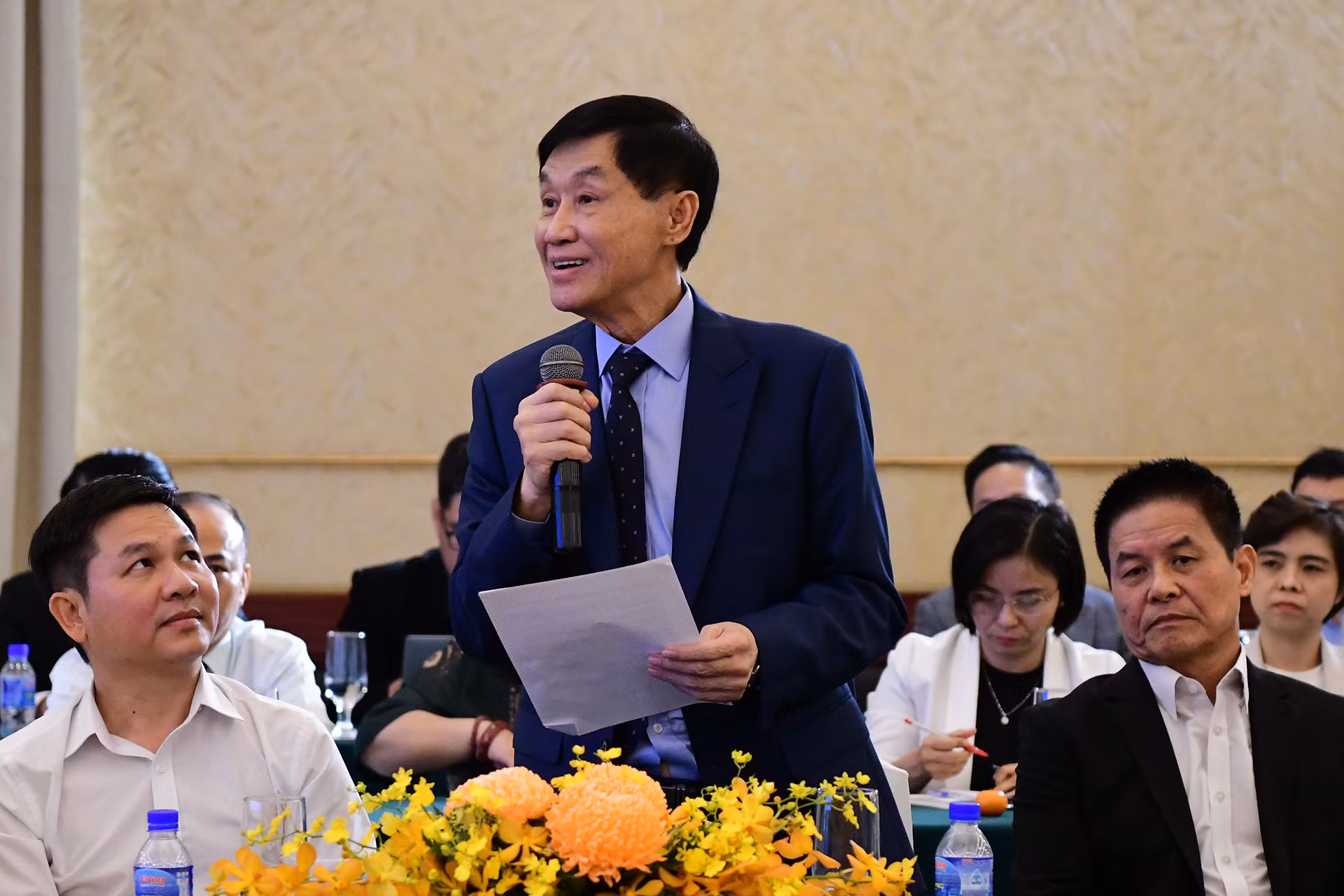 Doanh nhân Johnathan Hạnh Nguyễn, Chủ tịch Tập đoàn Liên Thái Bình Dương (IPPG) phát biểu tại phiên tọa đàm.