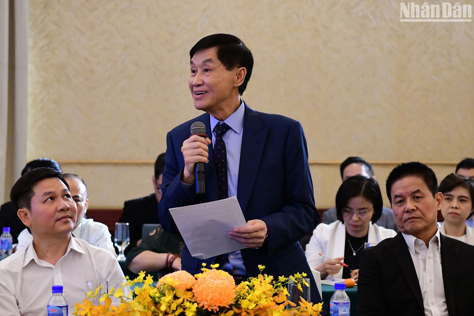 Doanh nhân Johnathan Hạnh Nguyễn, Chủ tịch Tập đoàn Liên Thái Bình Dương (IPPG) phát biểu tại phiên tọa đàm.