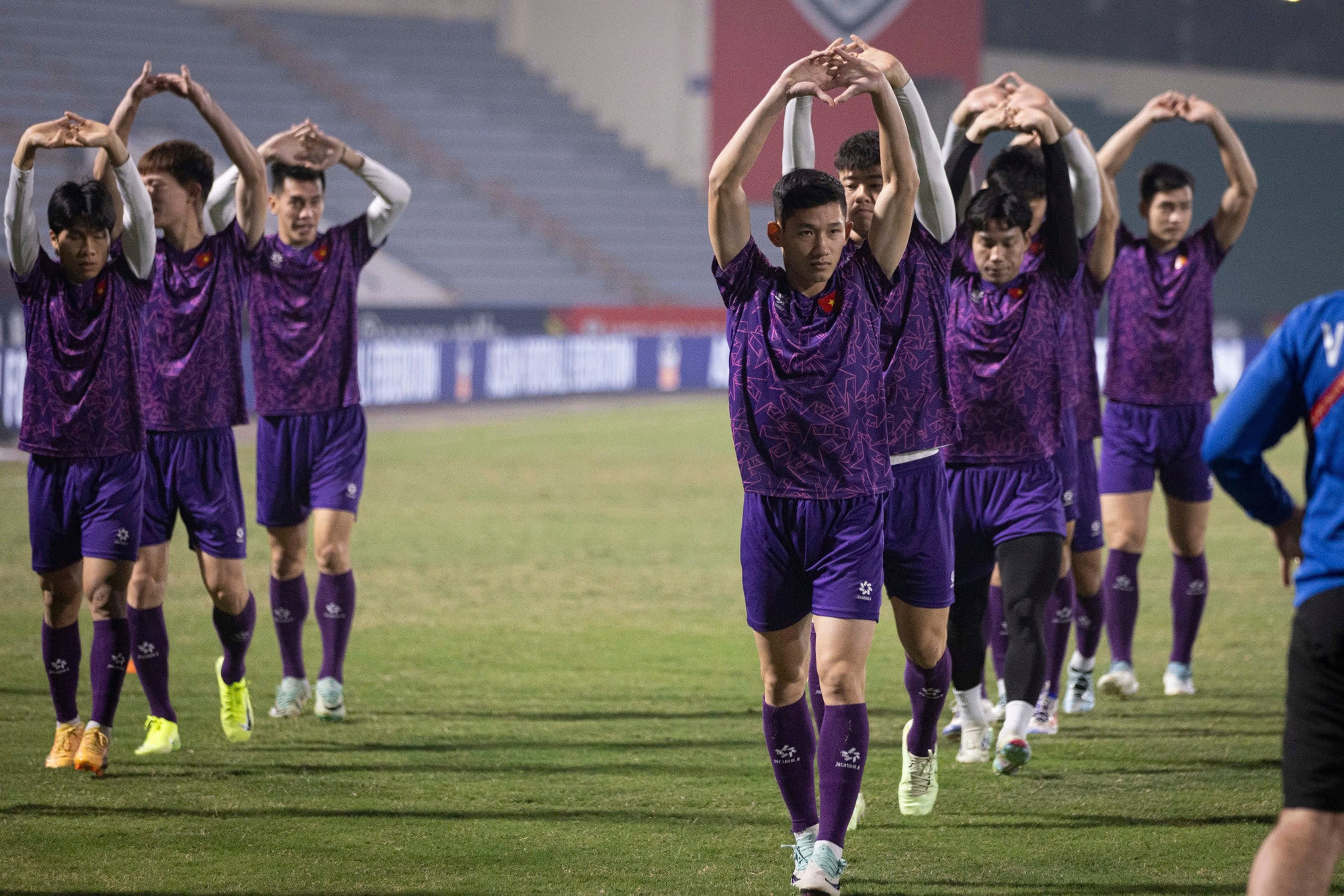 Trận chung kết lượt đi sẽ diễn ra vào lúc 20 giờ ngày mai (2/1) trên sân vận động Việt Trì (Phú Thọ).