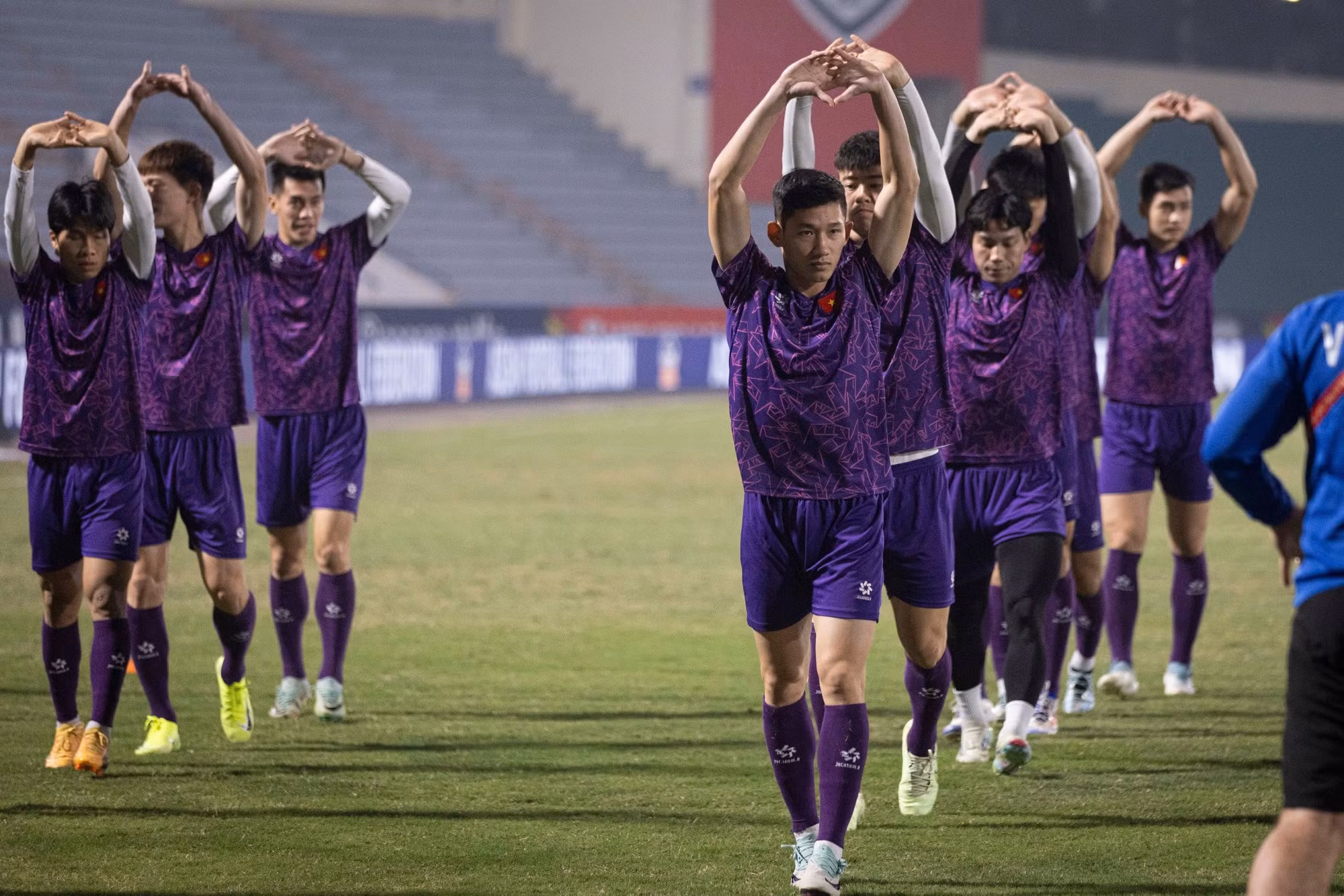 Trận chung kết lượt đi sẽ diễn ra vào lúc 20 giờ ngày mai (2/1) trên sân vận động Việt Trì (Phú Thọ).