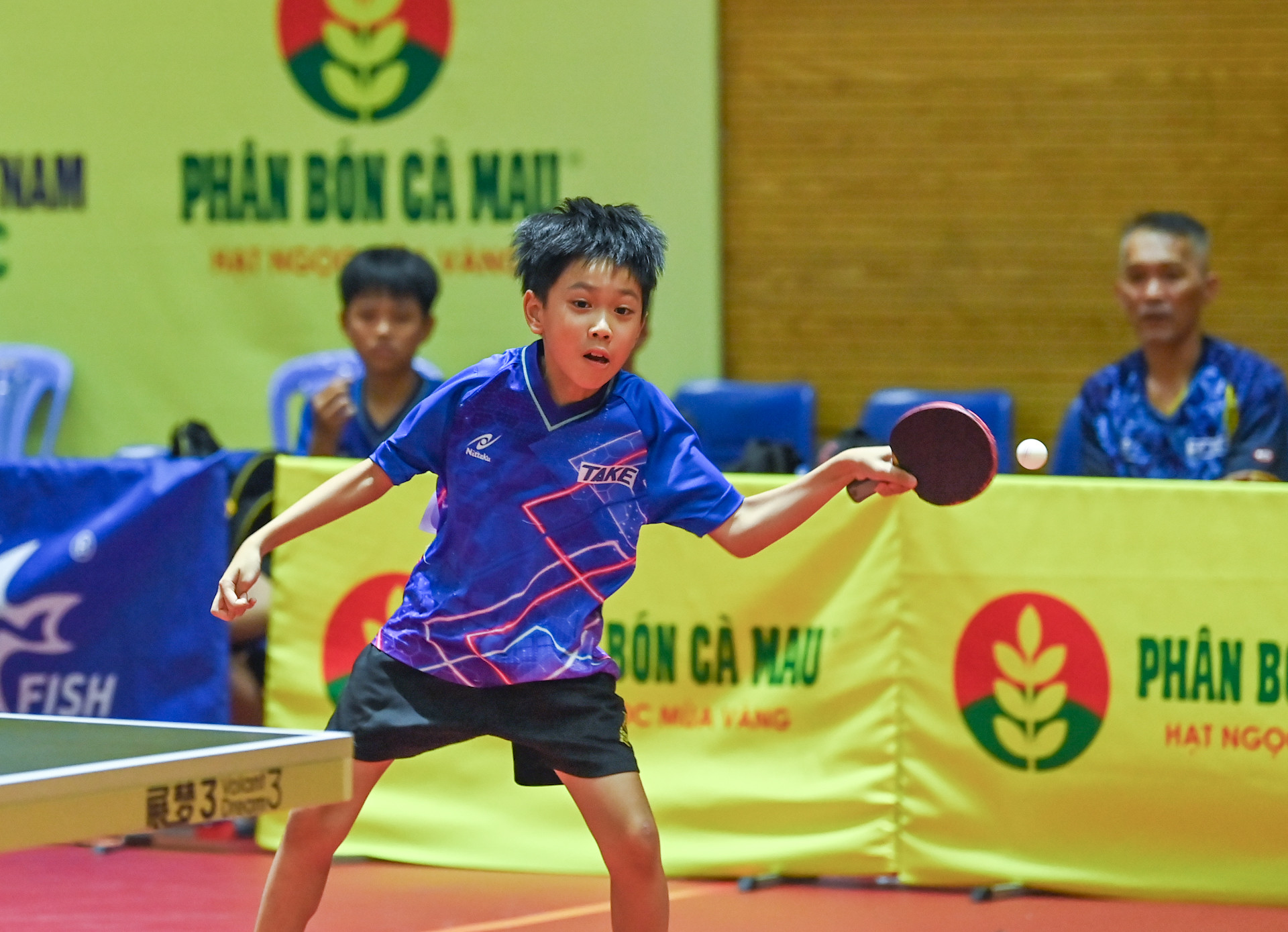 Từ bàn tay chỉ dạy của người cha - cũng là một huấn luyện viên bóng bàn, Hoàng Việt Tùng đã tìm thấy trong môn thể thao này không chỉ là đam mê, mà còn là hành trình gắn bó đầy cảm hứng giữa hai thế hệ.