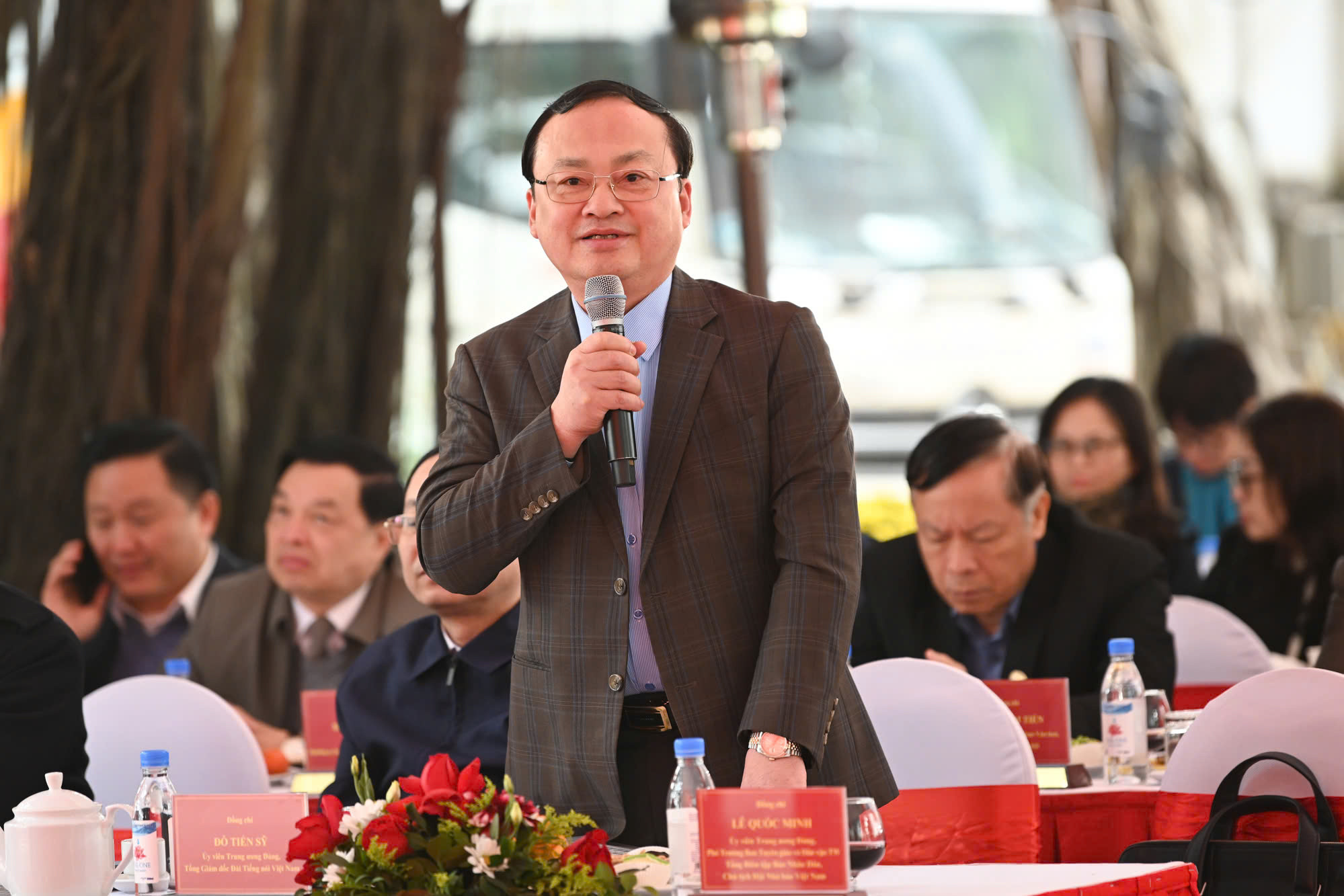 Đồng chí Đỗ Tiến Sỹ, Ủy viên Trung ương Đảng, Tổng Giám đốc Đài Tiếng nói Việt Nam phát biểu tại hội nghị. Đồng chí Đỗ Tiến Sỹ, Ủy viên Trung ương Đảng, Tổng Giám đốc Đài Tiếng nói Việt Nam phát biểu tại hội nghị.