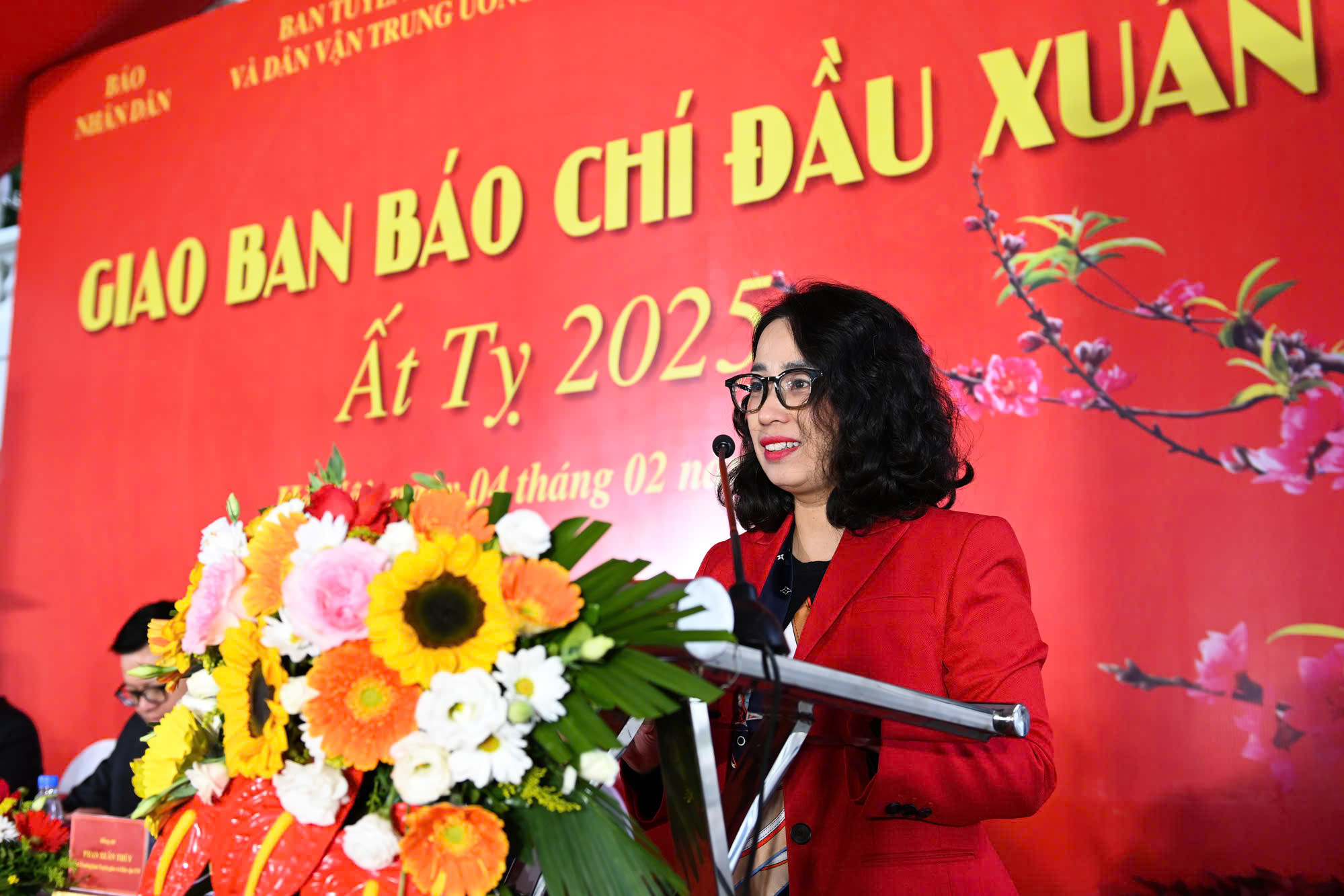 Đồng chí Phạm Thu Hằng, Người phát ngôn Bộ Ngoại giao nhận xét về công tác thông tin đối ngoại. Đồng chí Phạm Thu Hằng, Người phát ngôn Bộ Ngoại giao nhận xét về công tác thông tin đối ngoại.