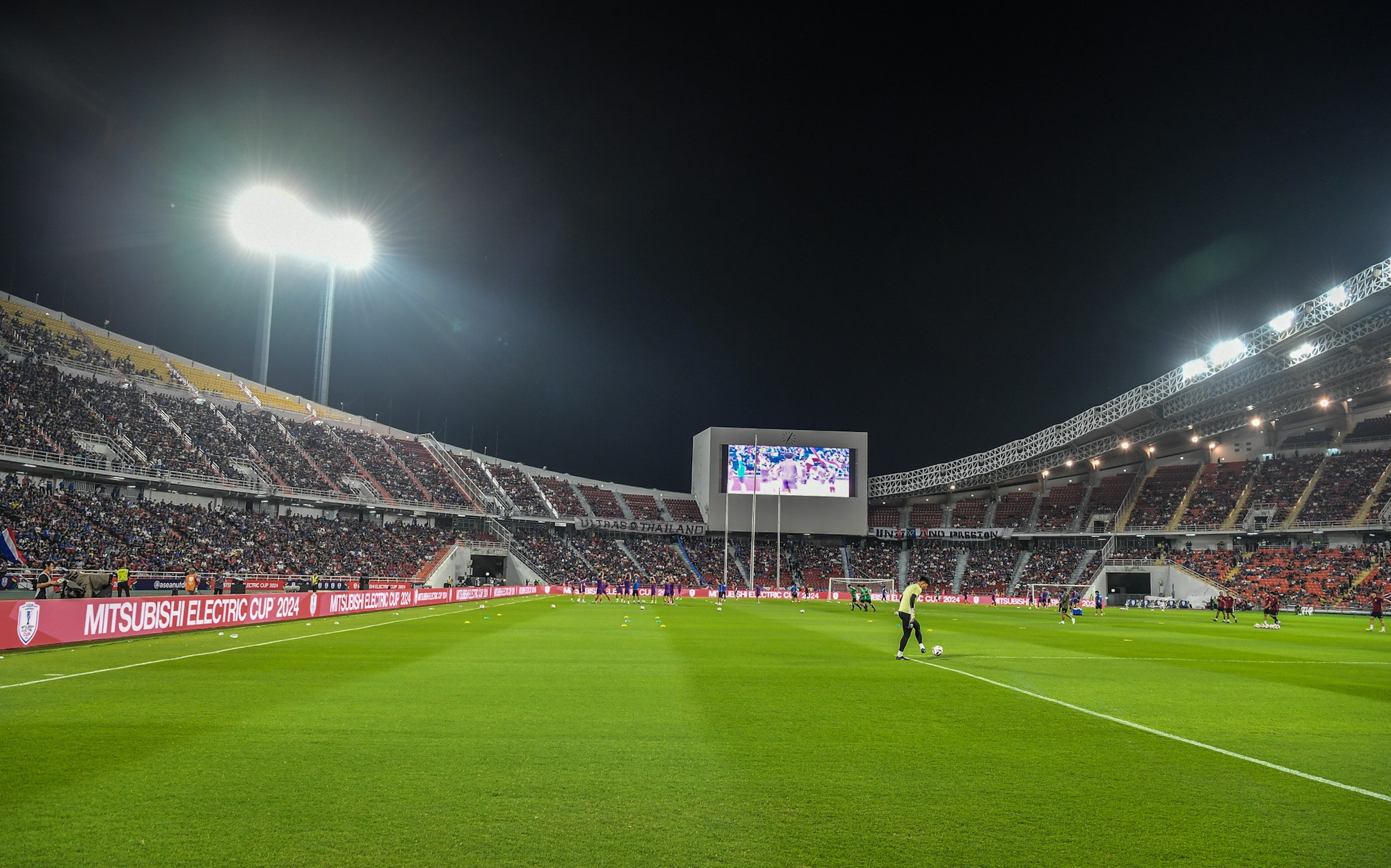 Tất cả đang sẵn sàng để chứng kiến màn trình diễn đến từ hai đội bóng mạnh của Đông Nam Á.