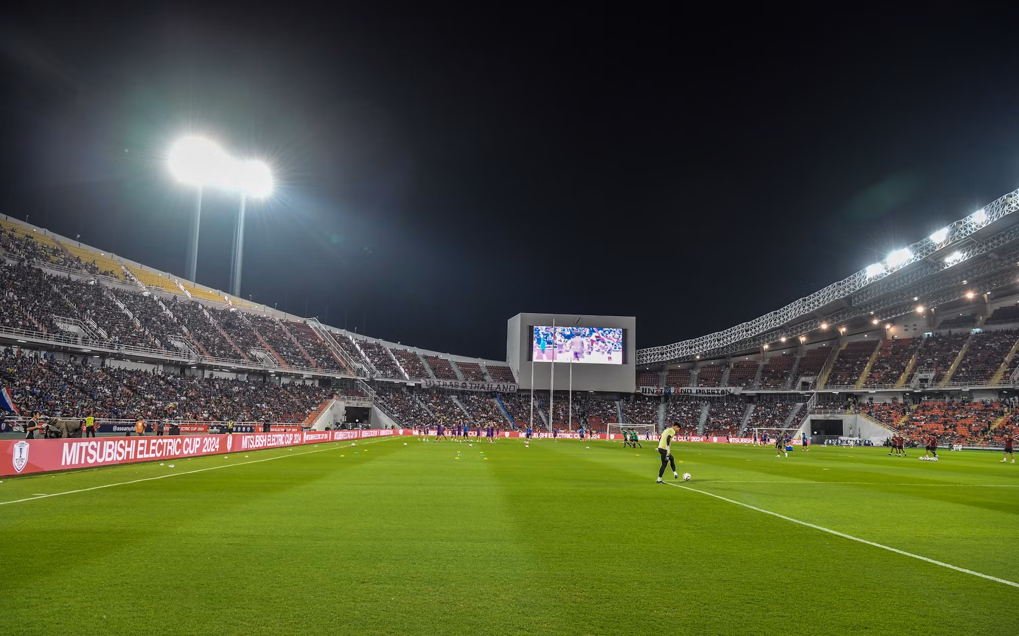 Tất cả đang sẵn sàng để chứng kiến màn trình diễn đến từ hai đội bóng mạnh của Đông Nam Á.