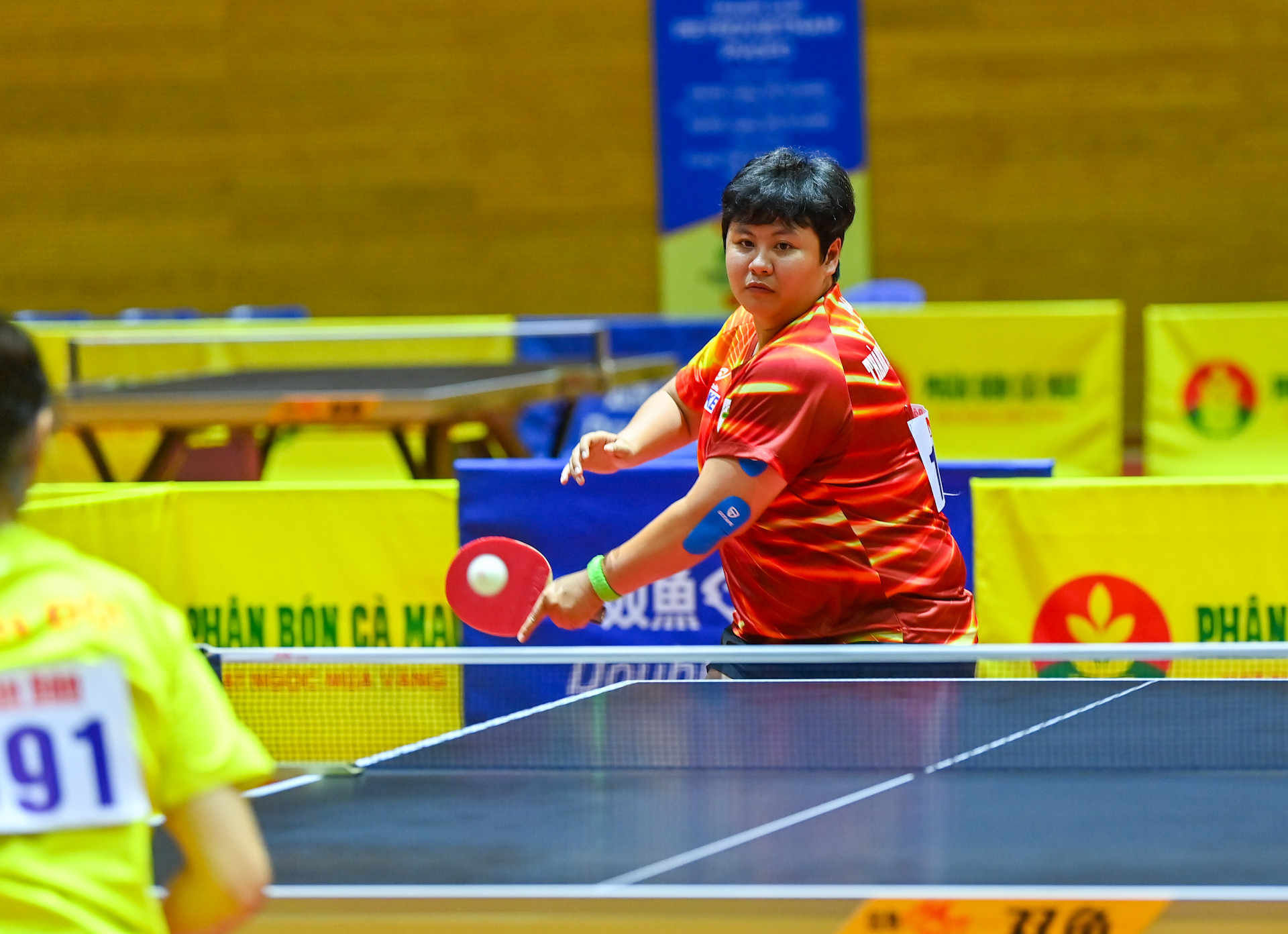 Tay vợt nữ Mai Hoàng Mỹ Trang (sinh năm 1988, đoàn Thành phố Hồ Chí Minh) với 13 lần vô địch nội dung đơn nữ tại Giải vô địch bóng bàn quốc gia Báo Nhân Dân. Cô đã trở thành một người chị cả trong làng bóng bàn, được nể phục cả về chuyên môn lẫn tinh thần thi đấu nhiệt huyết, sòng phẳng.