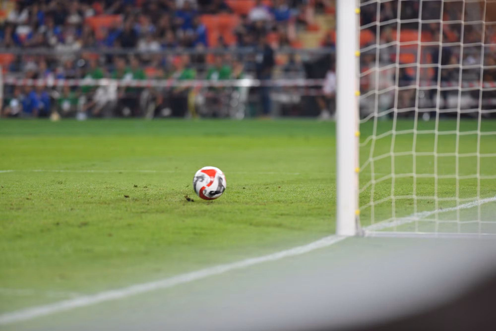 Bóng đi vào lưới chấm dứt niềm hy vọng của đội tuyển Thái Lan.