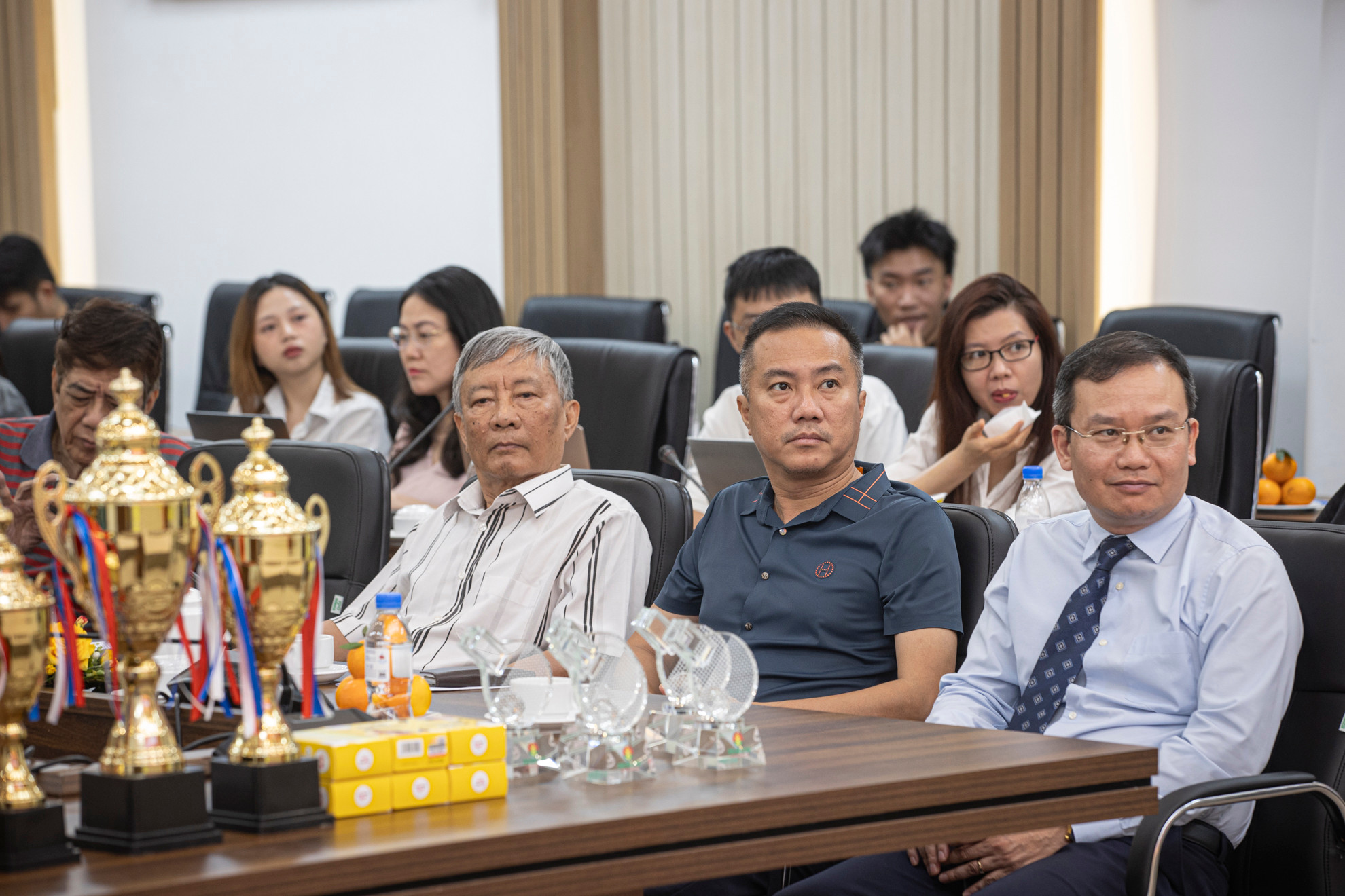 Các đại biểu tham dự buổi họp báo.