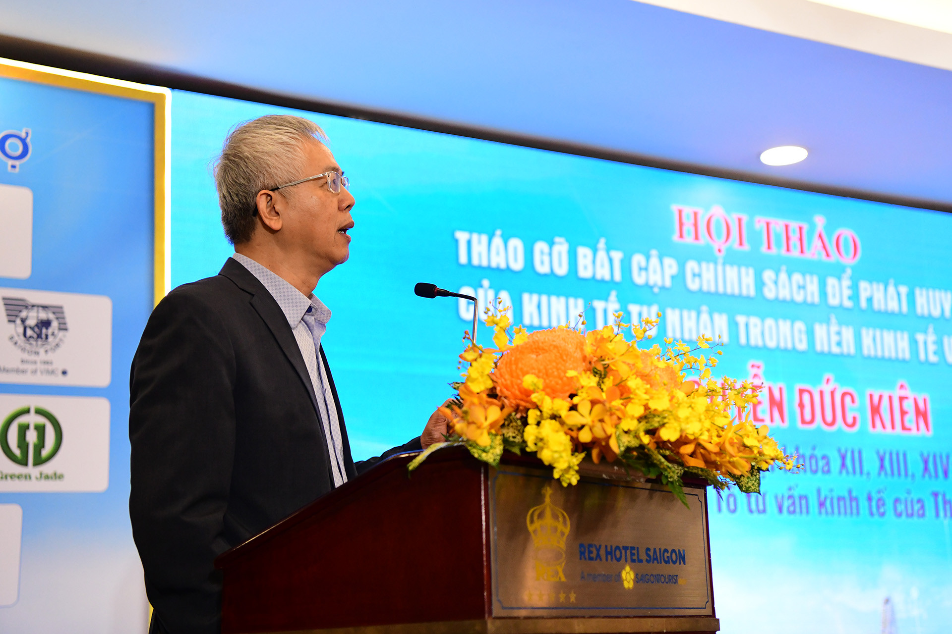 TS Nguyễn Đức Kiên, nguyên Tổ trưởng Tổ tư vấn kinh tế của Thủ tướng nêu quan điểm tại hội thảo.