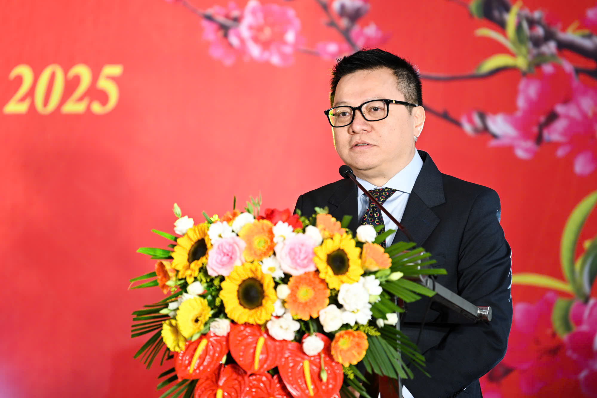 Đồng chí Lê Quốc Minh, Ủy viên Trung ương Đảng, Tổng Biên tập Báo Nhân Dân, Phó Trưởng Ban Tuyên giáo và Dân vận Trung ương, Chủ tịch Hội Nhà báo Việt Nam phát biểu chào mừng hội nghị. Đồng chí Lê Quốc Minh, Ủy viên Trung ương Đảng, Tổng Biên tập Báo Nhân Dân, Phó Trưởng Ban Tuyên giáo và Dân vận Trung ương, Chủ tịch Hội Nhà báo Việt Nam phát biểu chào mừng hội nghị.