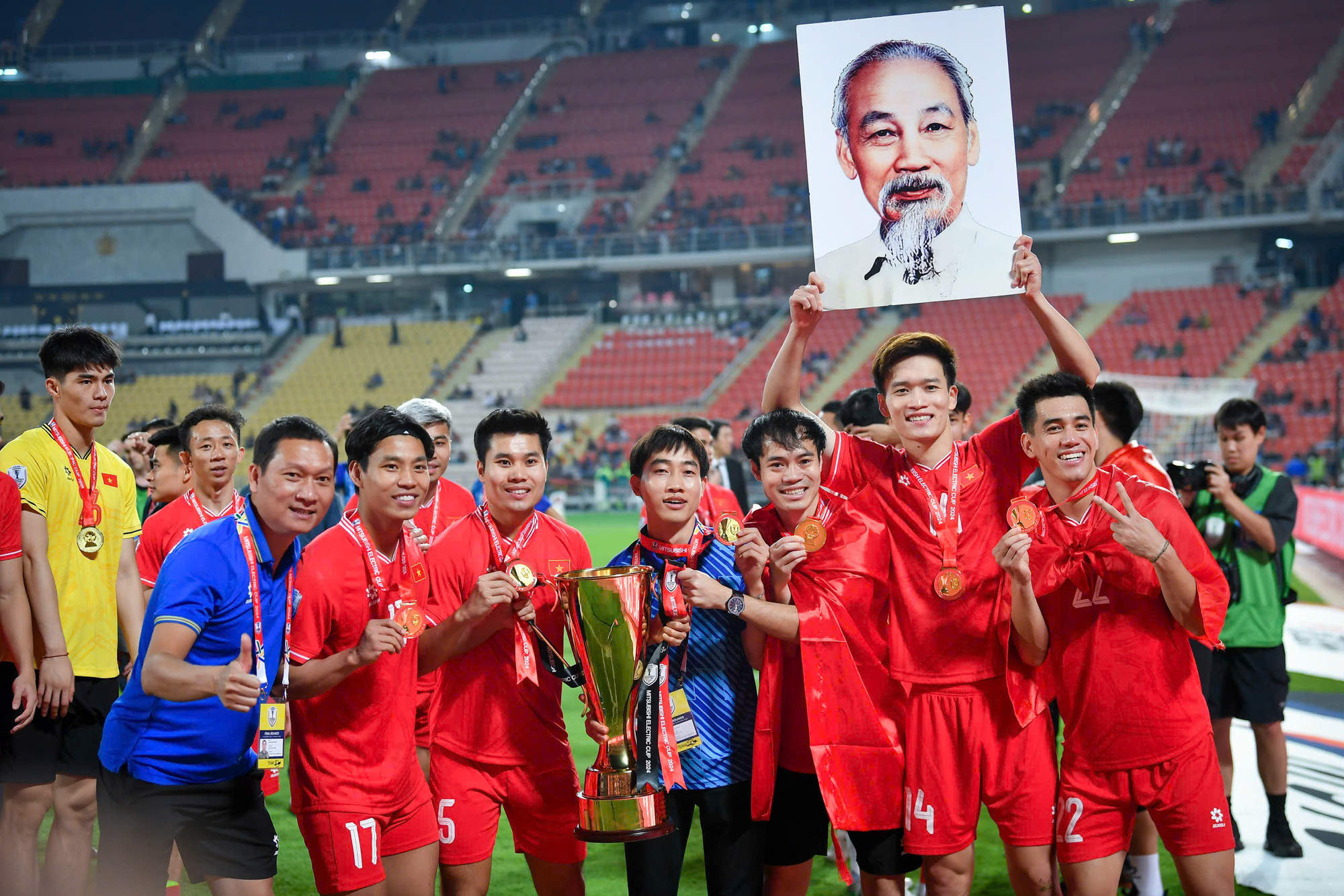 Niềm tự hào dân tộc Việt Nam và Bác Hồ vĩ đại.