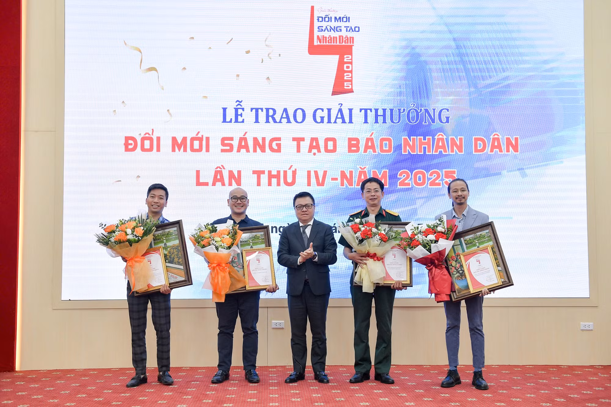 Vinh danh Đối tác đồng hành với các đơn vị đã có những hợp tác hiệu quả trên hành trình đổi mới sáng tạo của Báo Nhân Dân.