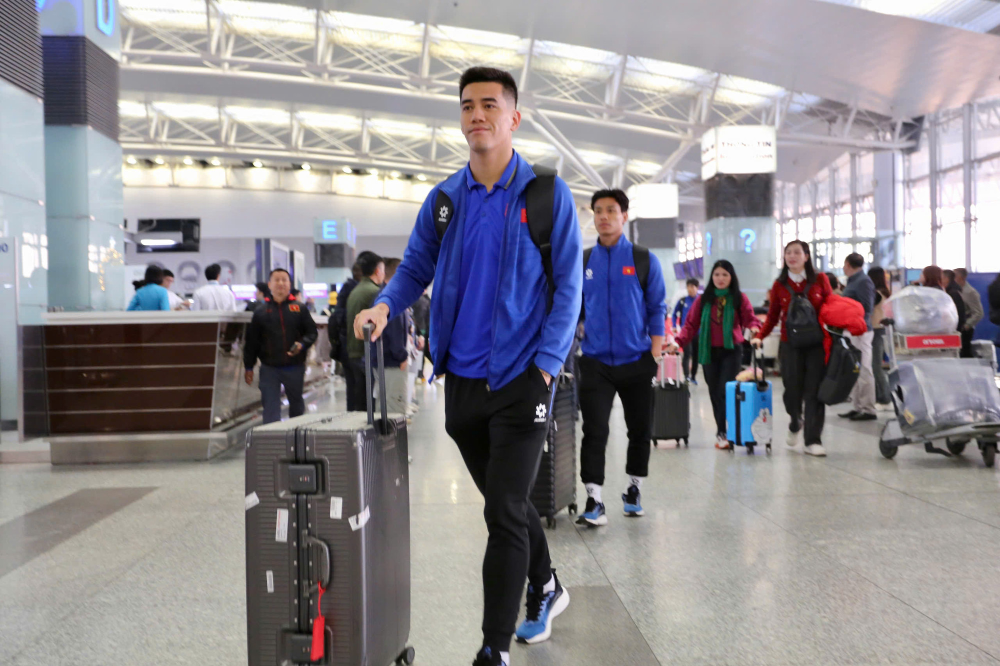 Đội tuyển Việt Nam sẽ có 3 buổi tập tại Singapore trước khi gặp đội chủ nhà vào 20 giờ ngày 26/12. Đội tuyển Việt Nam sẽ có 3 buổi tập tại Singapore trước khi gặp đội chủ nhà vào 20 giờ ngày 26/12.