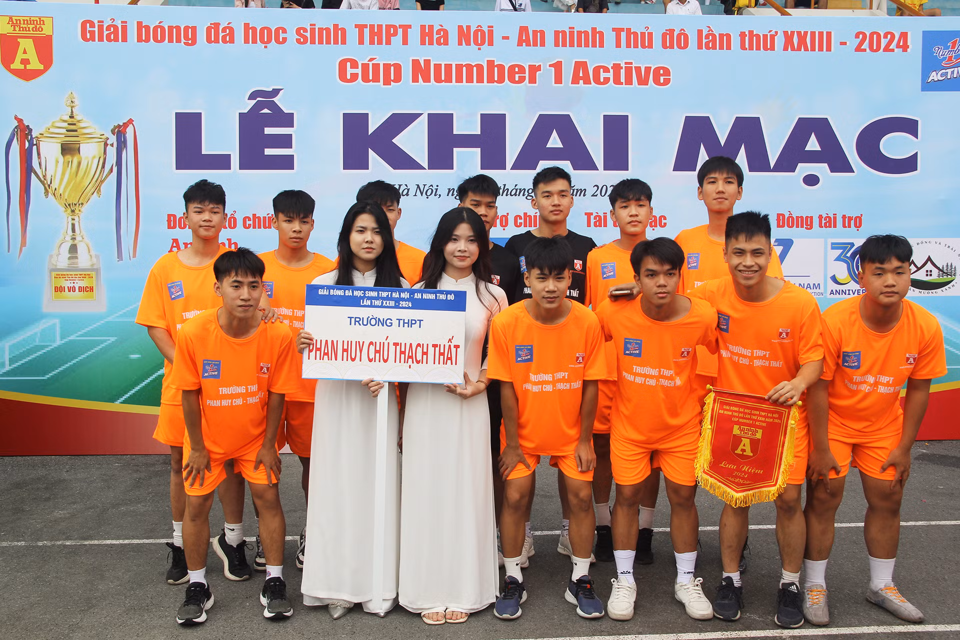 THPT Phan Huy Chú (Thạch Thất) bước vào giải đấu với tư cách nhà đương kim vô địch và là đội có 2 lần đăng quang liên tiếp. 