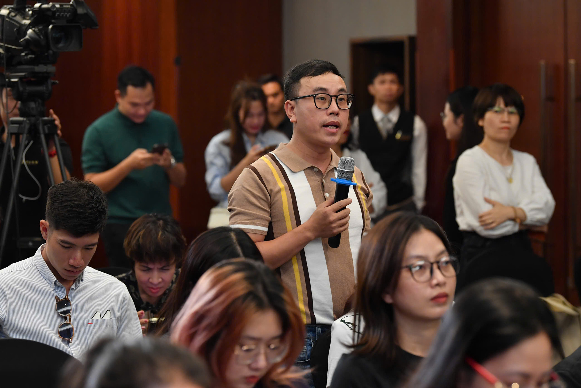 Đêm nhạc thu hút sự quan tâm đặc biệt của báo chí. Đêm nhạc thu hút sự quan tâm đặc biệt của báo chí.