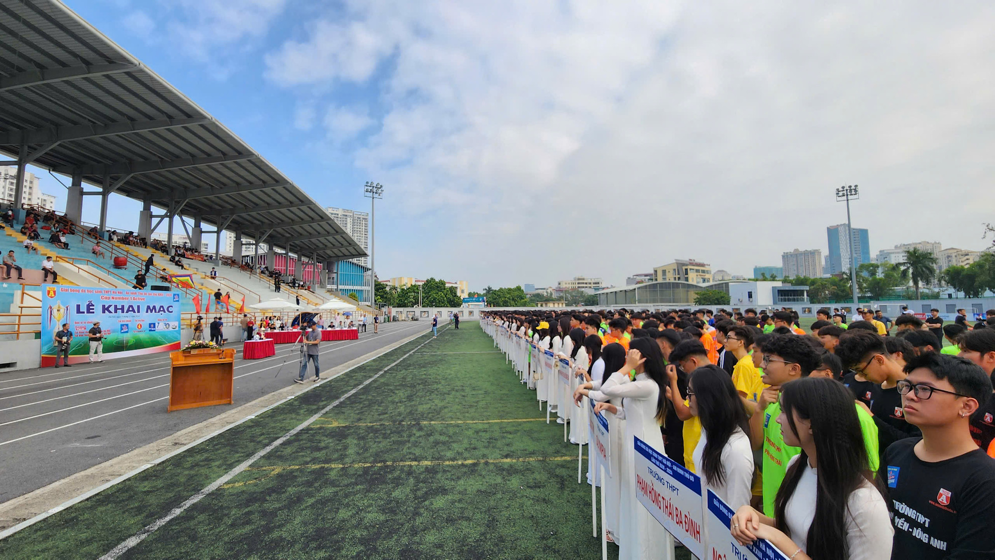 110 trường THPT của thành phố Hà Nội tranh tài tại giải đấu.