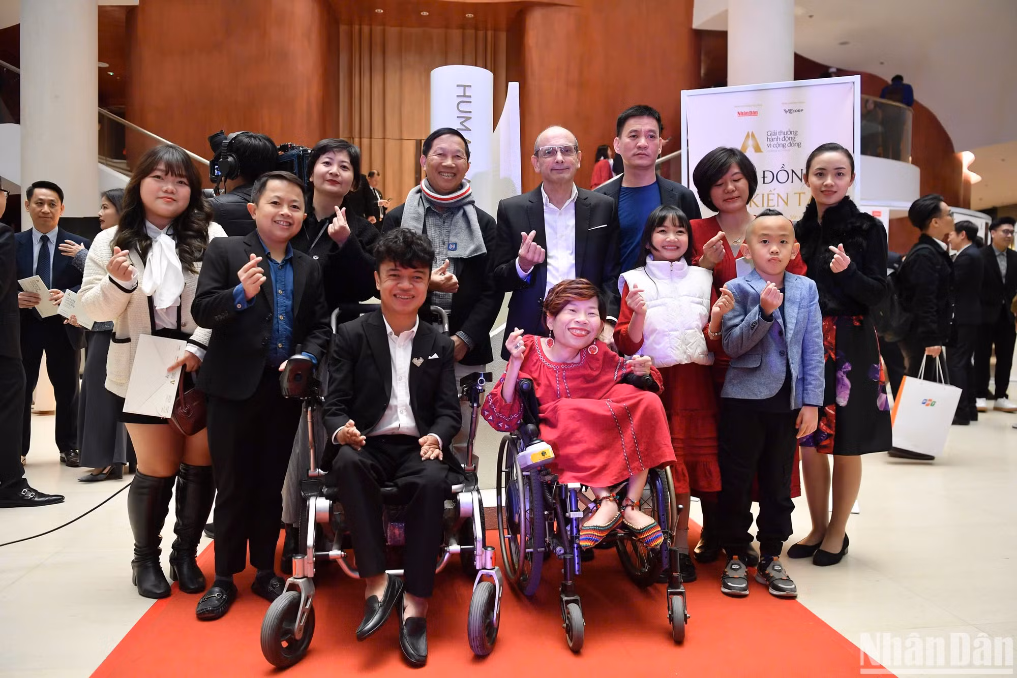 Tất cả đều hướng tới xây dựng một "Cộng đồng kiến tạo" nhân văn và bền vững. Tất cả đều hướng tới xây dựng một "Cộng đồng kiến tạo" nhân văn và bền vững.