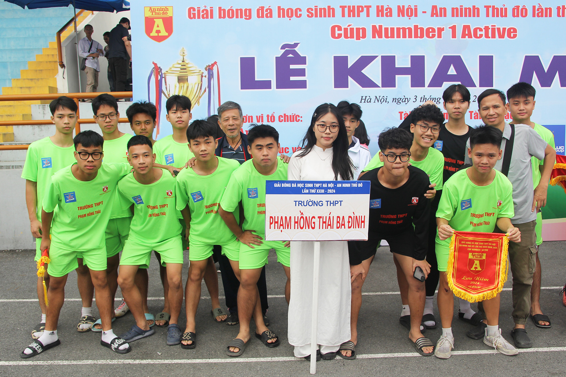 Giải bóng đá học sinh THPT Hà Nội - báo An ninh Thủ đô năm 2024 tiếp tục thu hút nhiều thế hệ cầu thủ tham dự, tạo ra vô vàn trận đấu đẹp mắt và hấp dẫn.