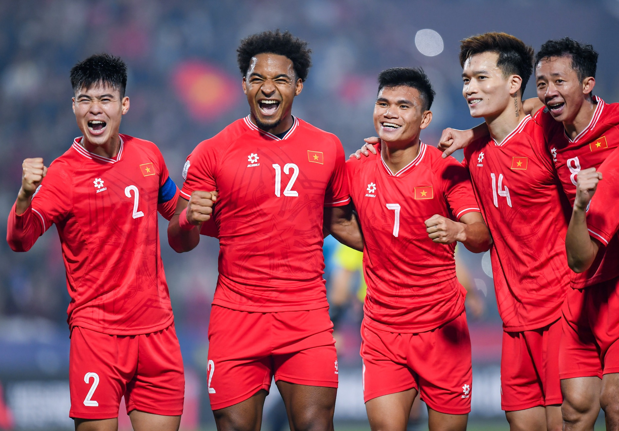 Ở phút 62 của hiệp 2, Xuân Son tiếp tục nâng tỷ số lên 2-0 sau khi đón đường căng ngang của Hoàng Đức.