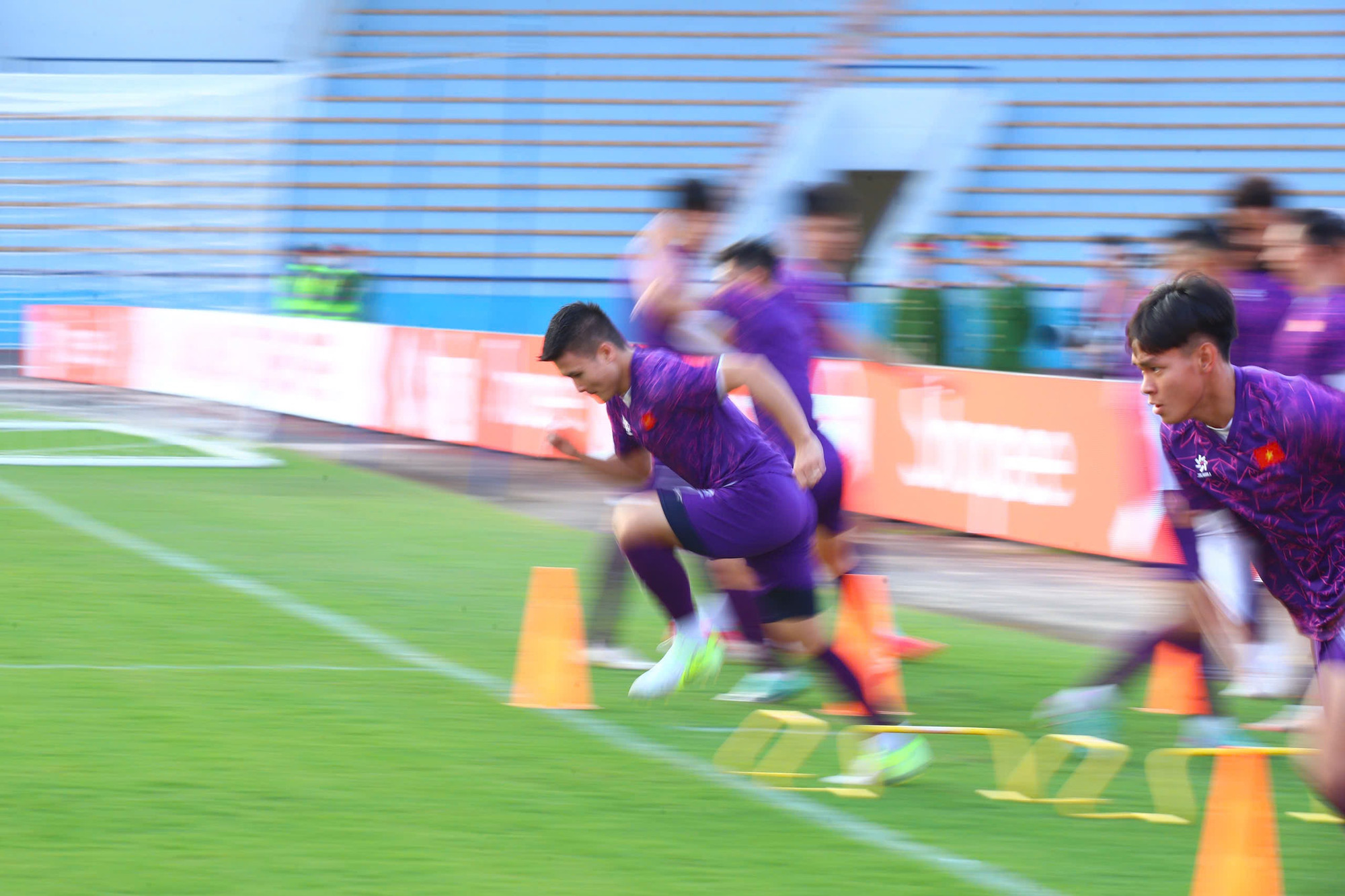 Tất cả thành viên đều cố gắng thể hiện tốt nhất. Tất cả thành viên đều cố gắng thể hiện tốt nhất.