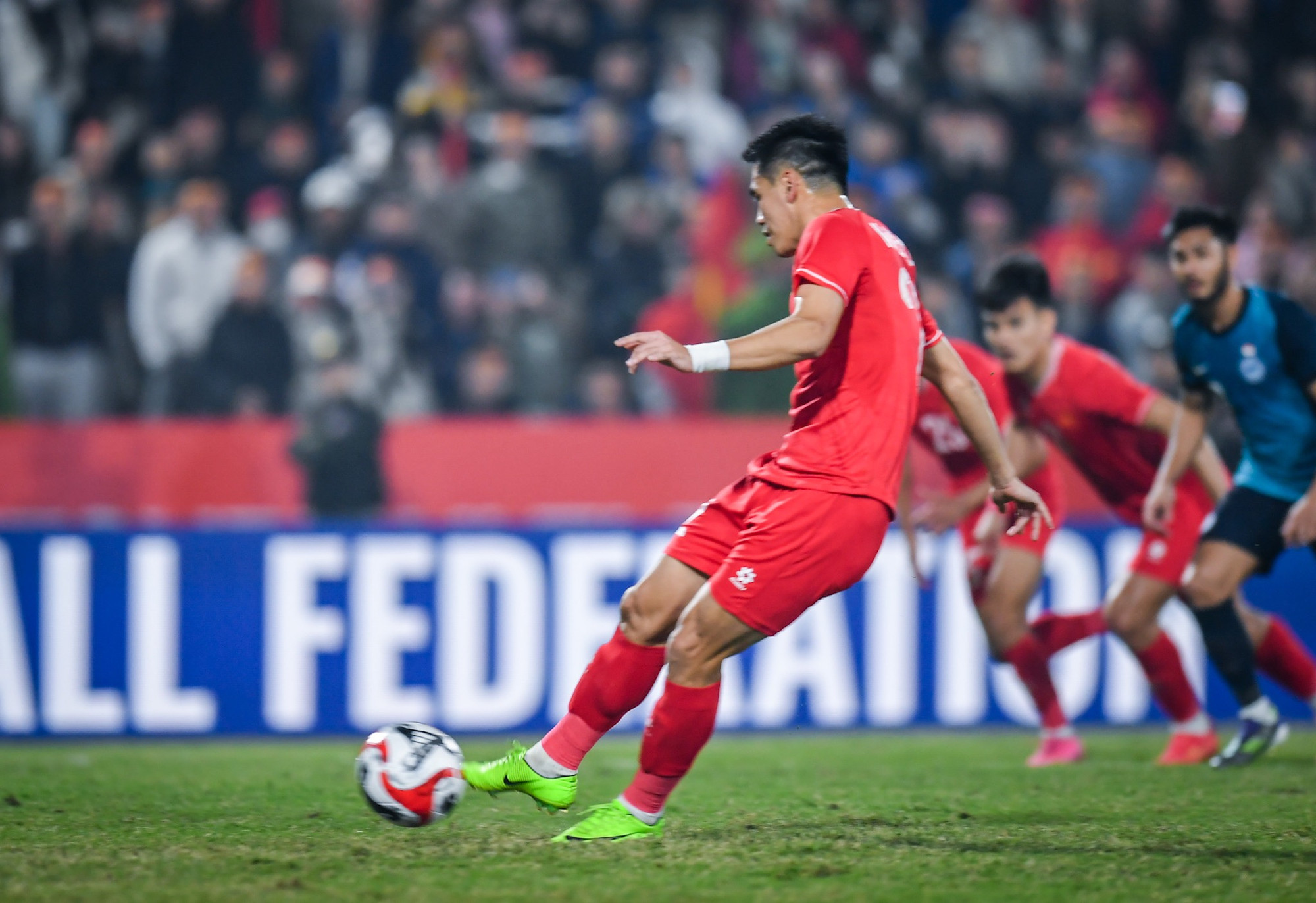 Tiến Linh không bỏ lỡ cơ hội để nâng tỷ số lên 3-1.