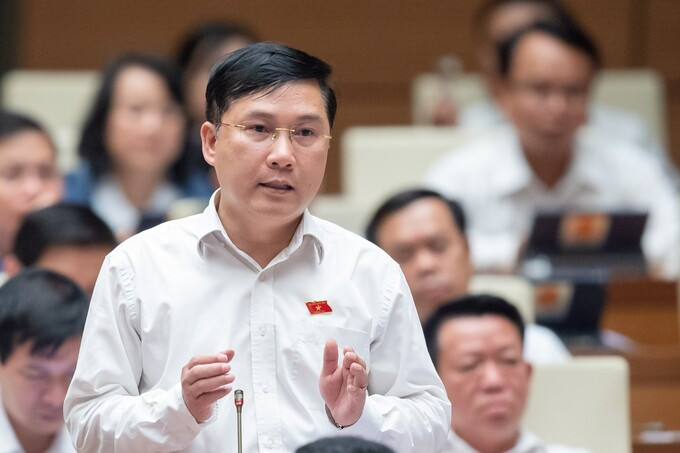 Ủy viên Thường trực Ủy ban Tài chính-Ngân sách Quốc hội Lê Hoàng Anh - Đoàn Đại biểu Quốc hội tỉnh Gia Lai bày tỏ quan tâm về kinh tế thể thao. (Ảnh: quochoi.vn)