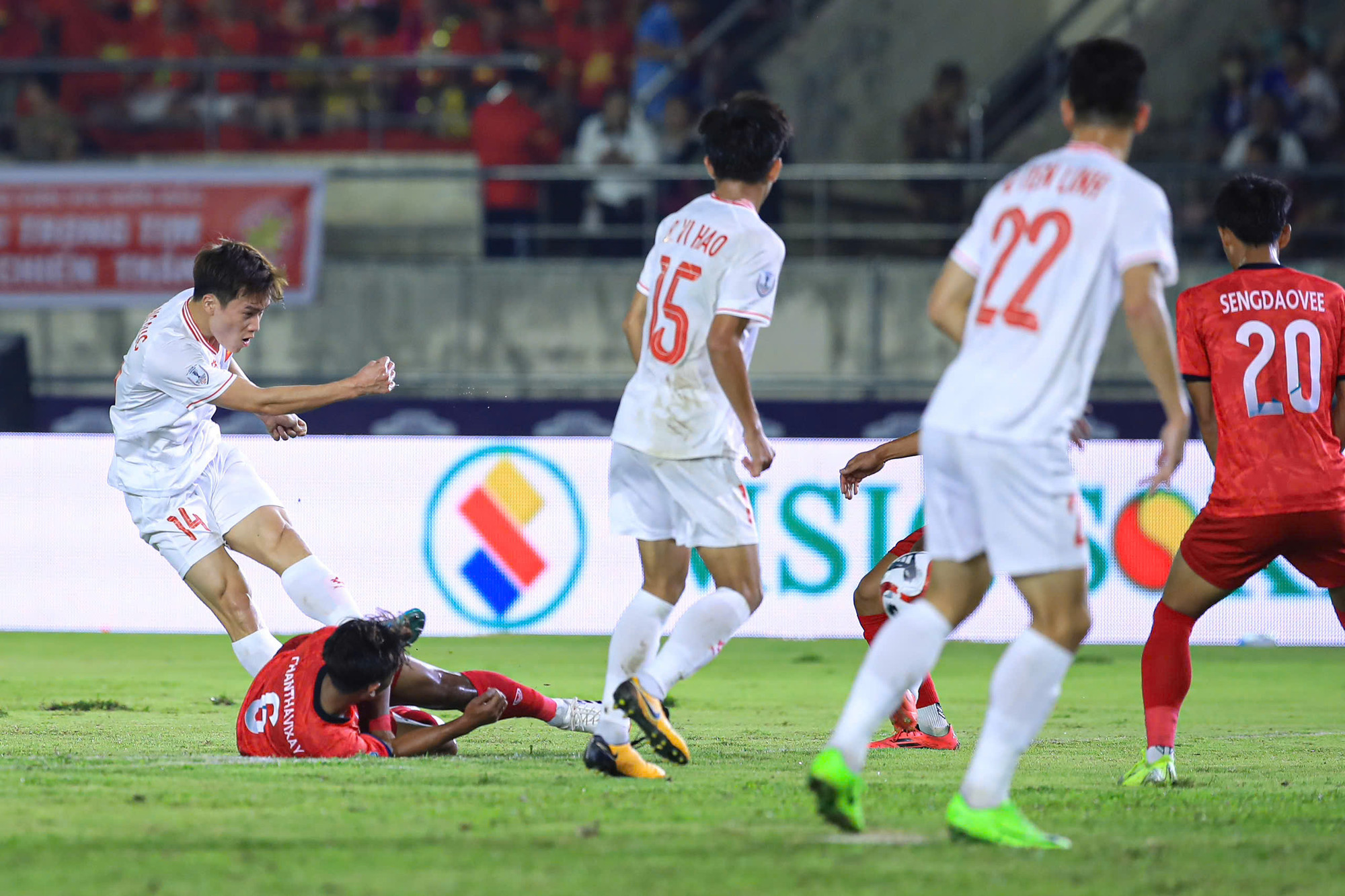 Liên tiếp là những cơ hội của đội tuyển Việt Nam.