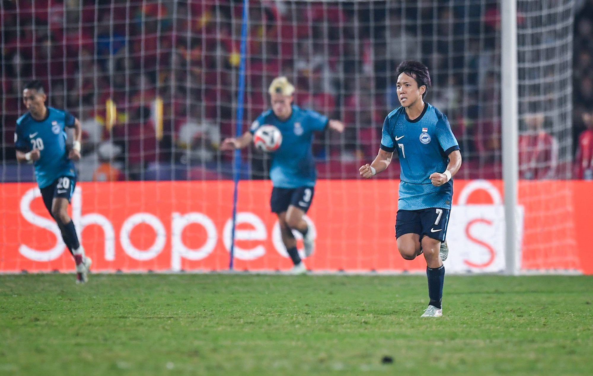 Phút 74, Nakamura thực hiện một cú đá bằng chân trái đẹp mắt rút ngắn tỷ số còn 1-2.