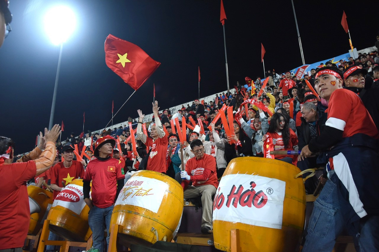 Không khí nào nhiệt được các cổ động viên tạo ra.